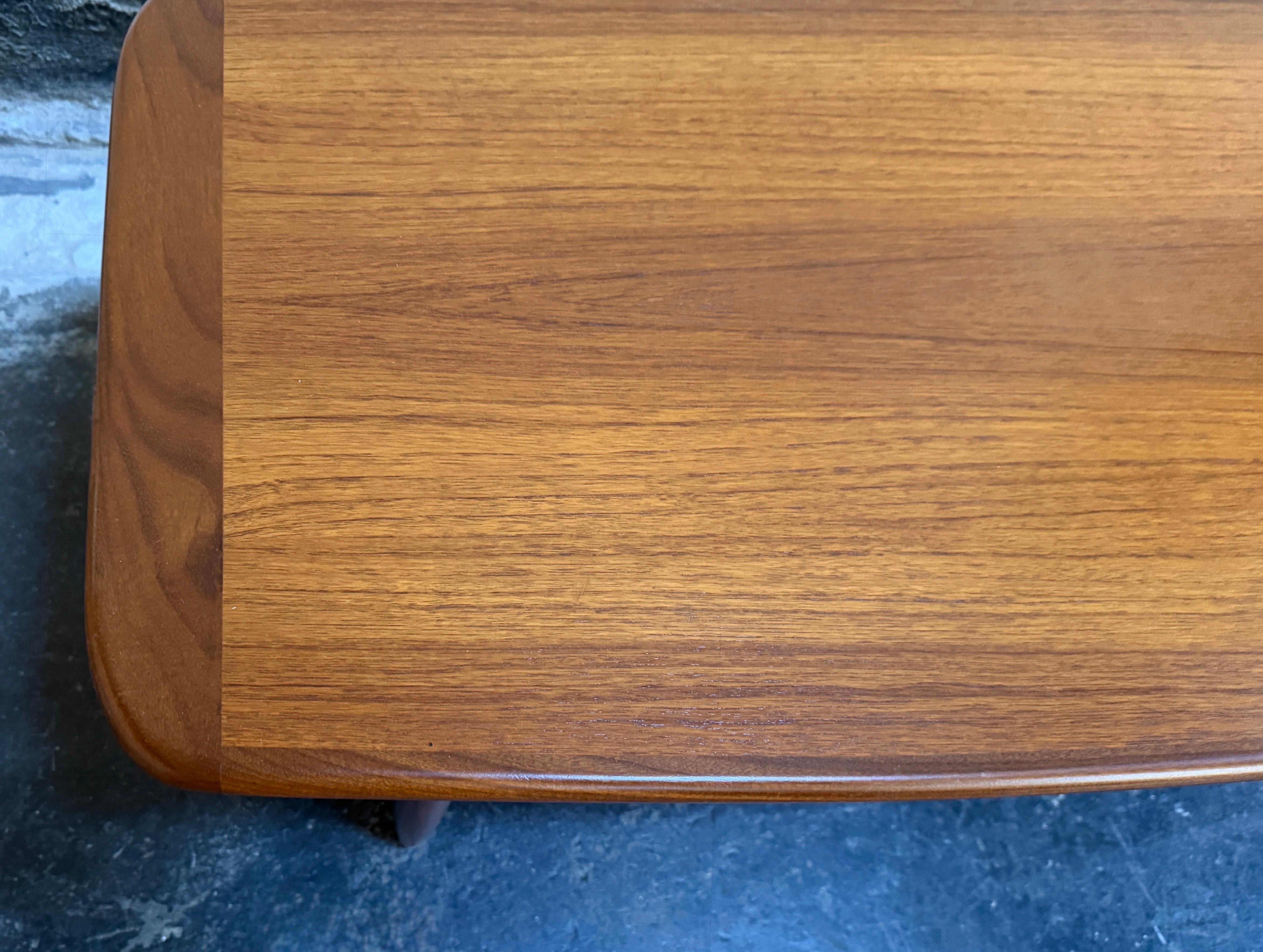 Teck Vintage Mid-Century Danish Modern Table à café ou à cocktail en teck en vente