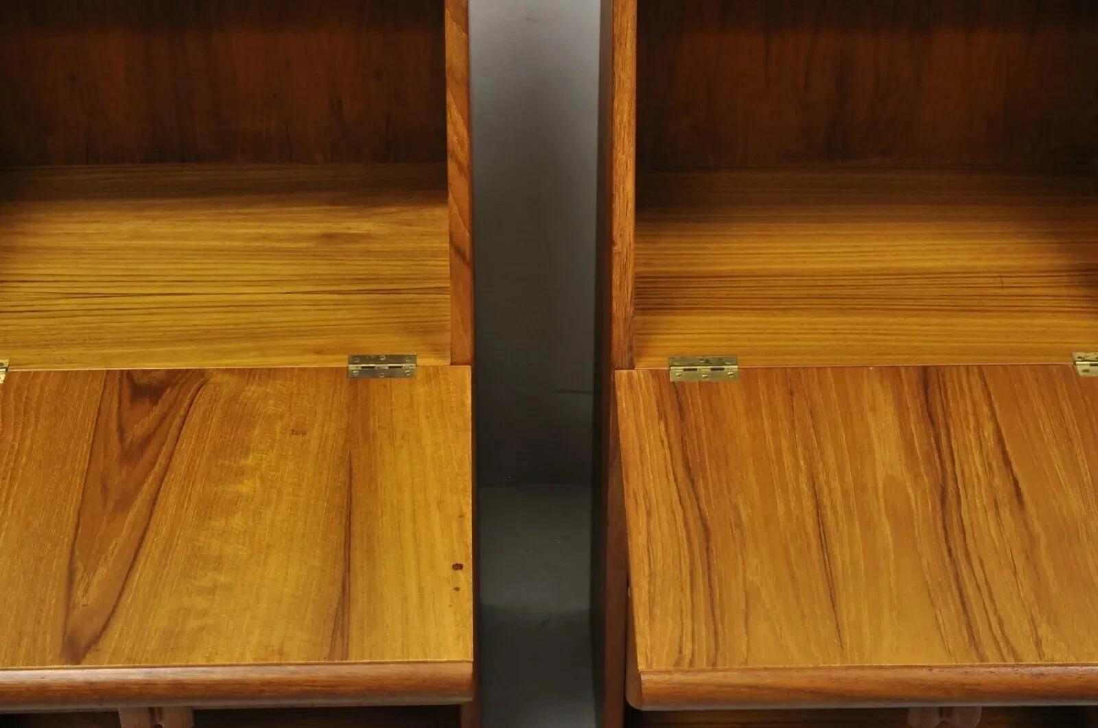 Vintage Mid Century Danish Modern Teak Tall Bedside Cabinet Nightstands - Pair In Good Condition For Sale In Philadelphia, PA