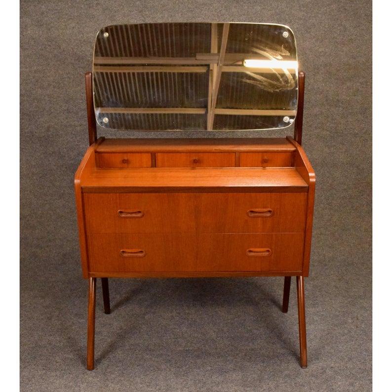 Vintage Midcentury Danish Modern Teak Vanity Dresser In Good Condition In San Marcos, CA