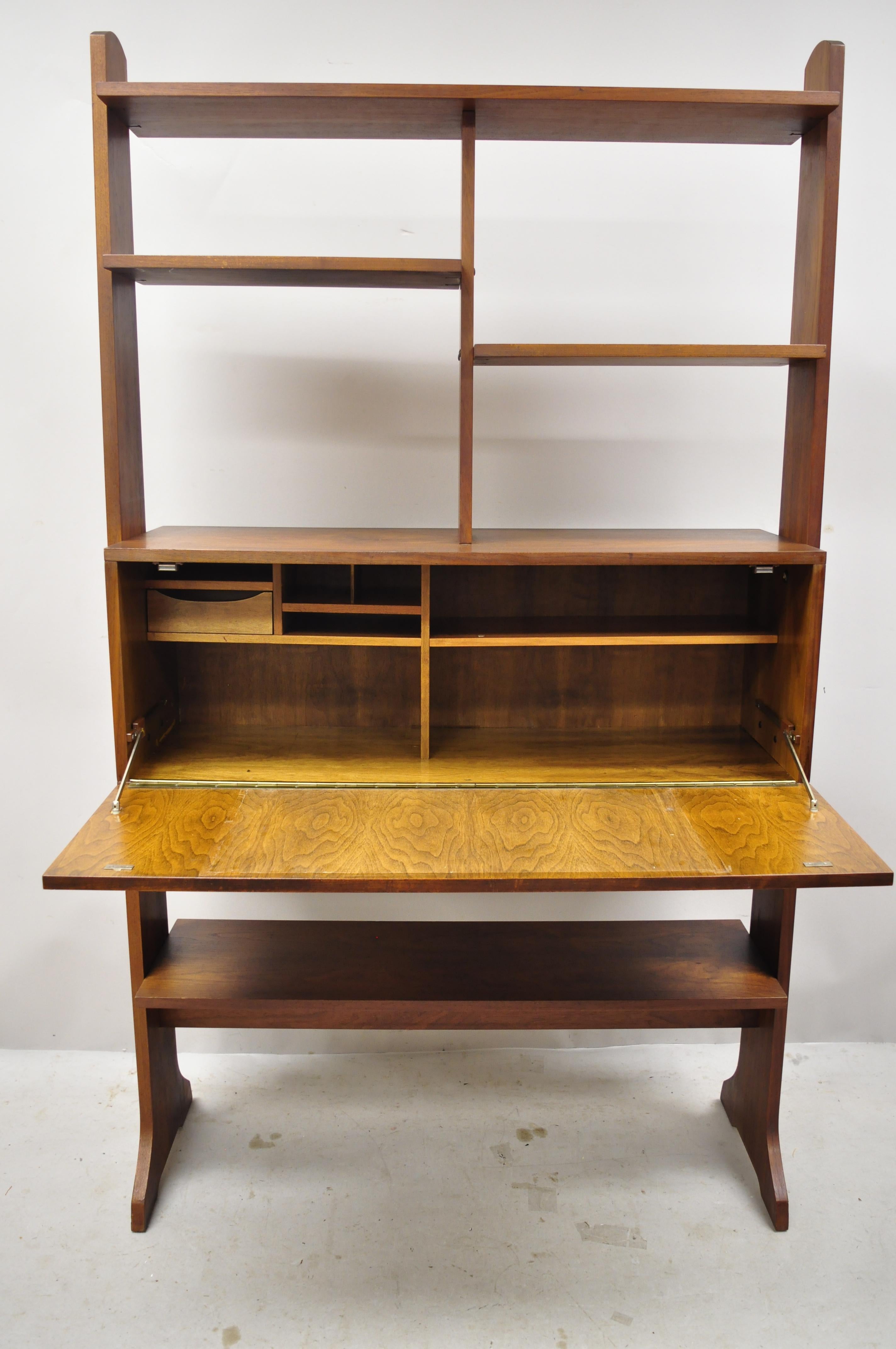 Vintage Midcentury Danish Modern Teak Wall Unit Desk Bookcase Display Cabinet In Good Condition In Philadelphia, PA