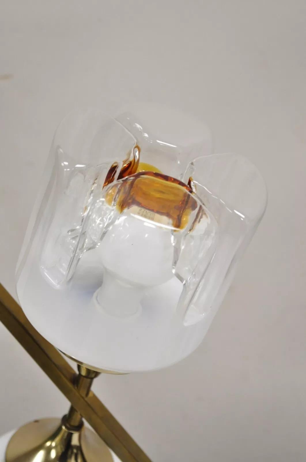 Lámpara de mesa escultórica vintage danesa moderna de mediados de siglo en madera de teca y latón - Pareja en venta 5