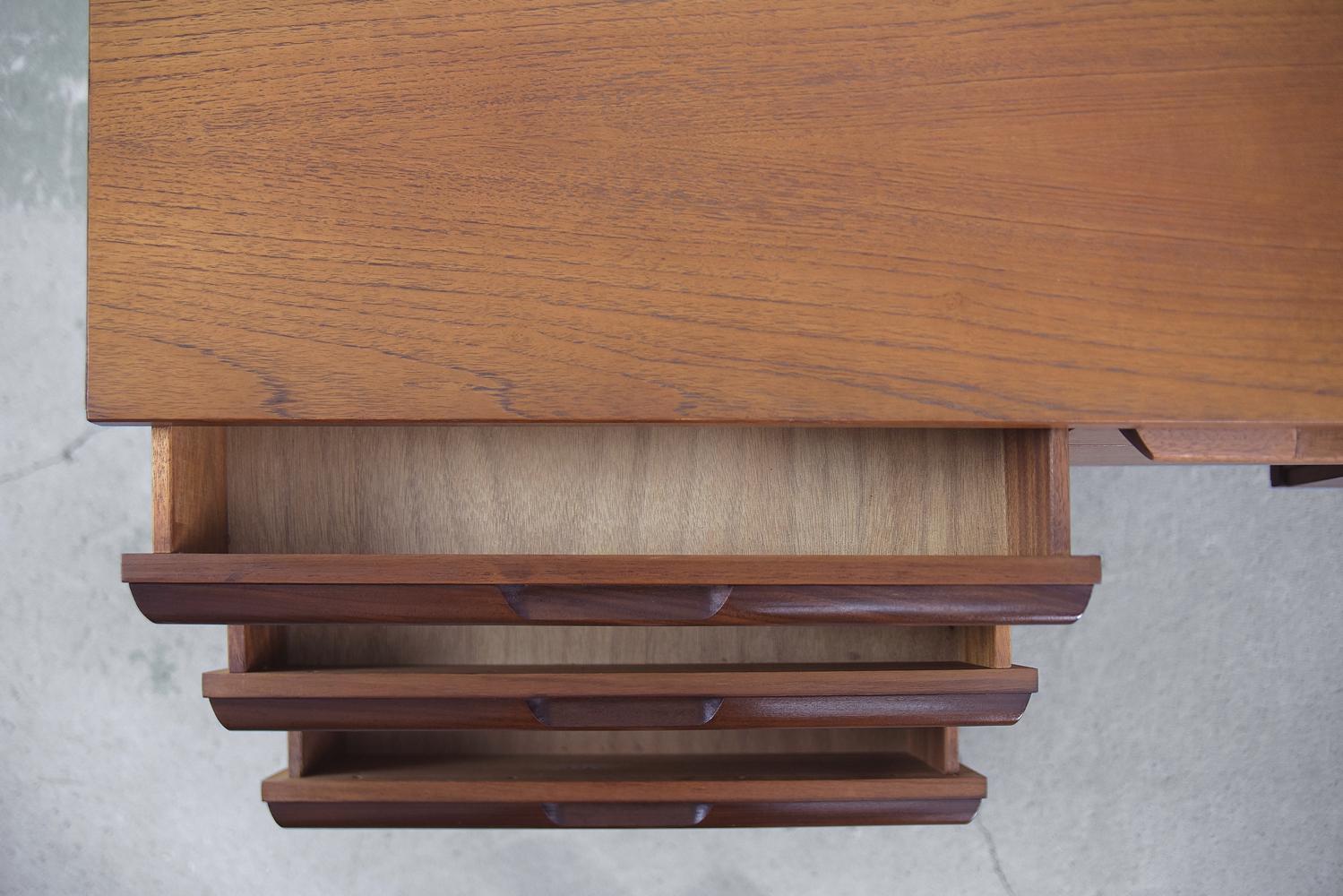 Mid-20th Century Vintage Midcentury Danish Modern Teak Wood Desk from Avalon, 1960s For Sale