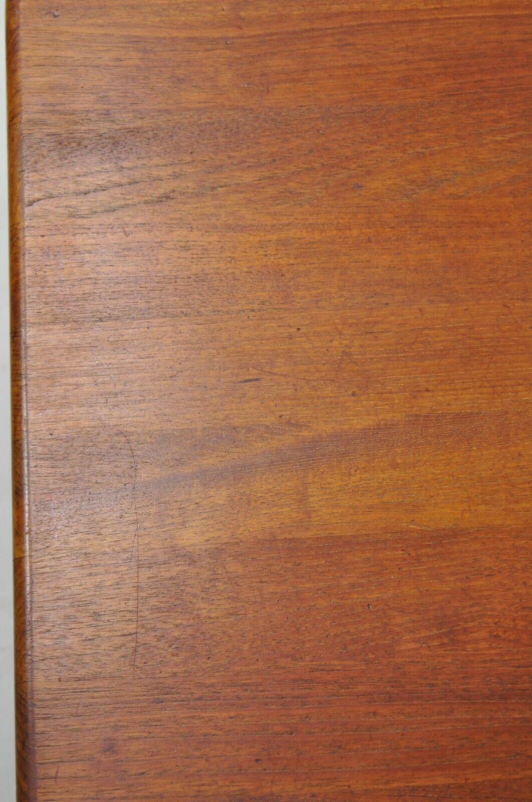 Table d'appoint carrée en bois de teck danois moderne du milieu du siècle dernier en vente 4