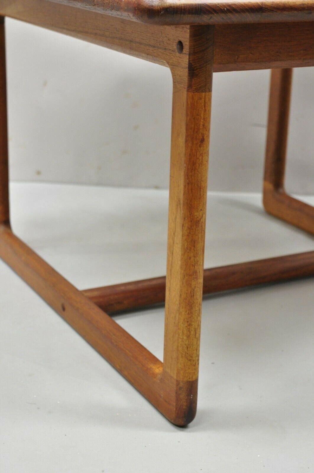 Vintage Mid Century Danish Modern Teak Wood Square Side End Table In Good Condition For Sale In Philadelphia, PA
