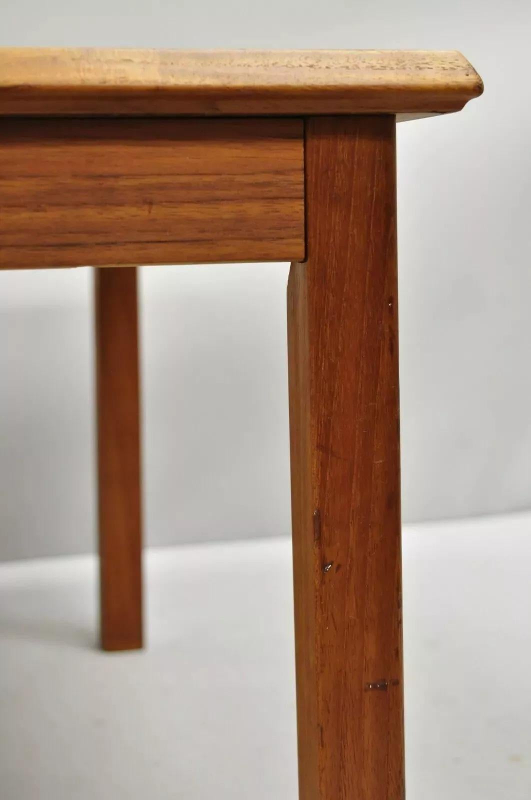 Rechteckiger dänischer Vintage-Couchtisch aus Teakholz mit Kachelplatte, Mid-Century Modern 1