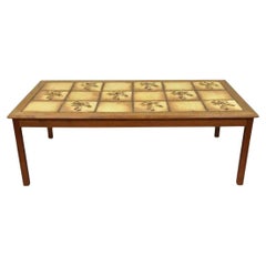 Rechteckiger dänischer Vintage-Couchtisch aus Teakholz mit Kachelplatte, Mid-Century Modern