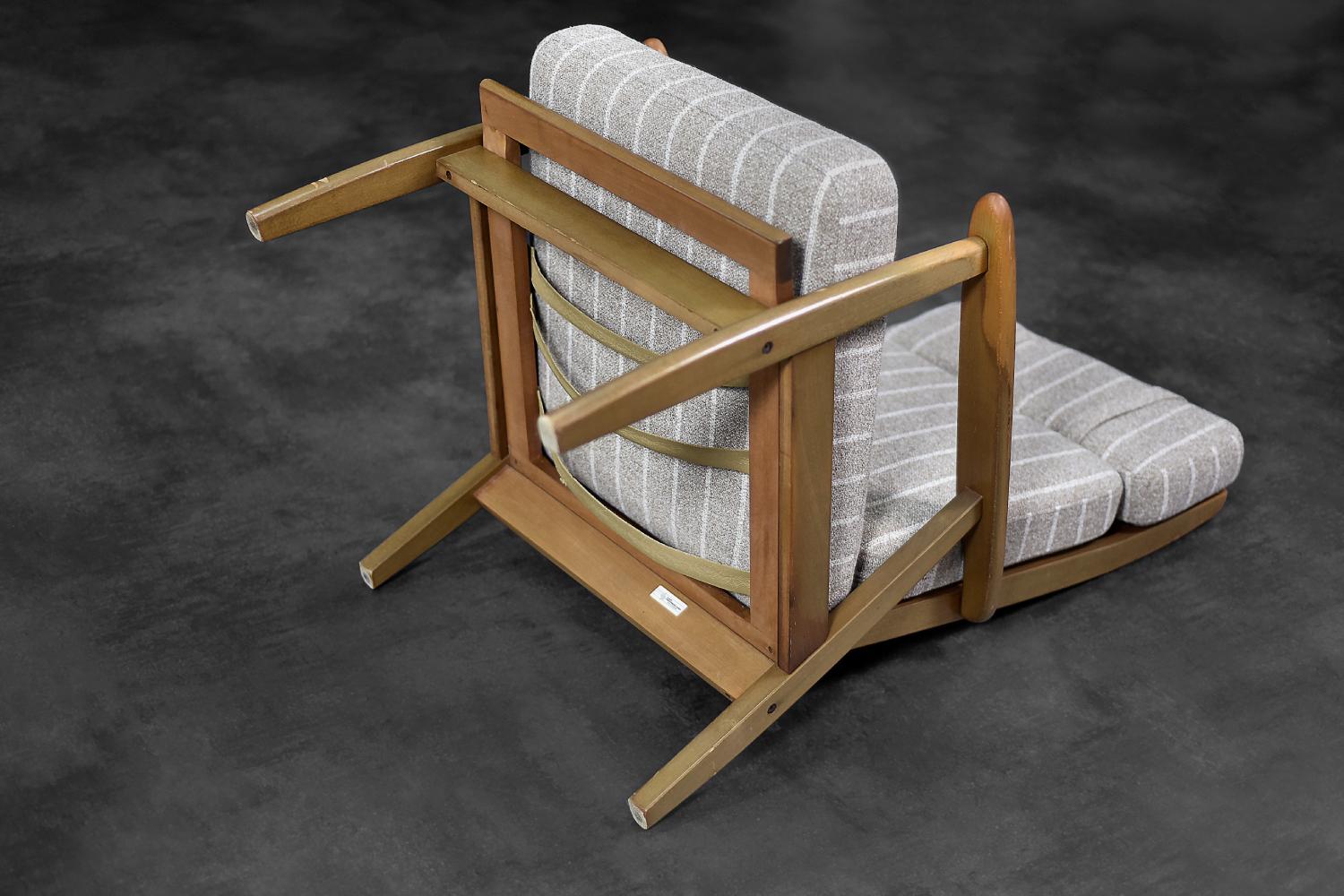 Vintage Midcentury Danish Modern Wood & Beige Fabric Lounge Chair from Durup For Sale 4
