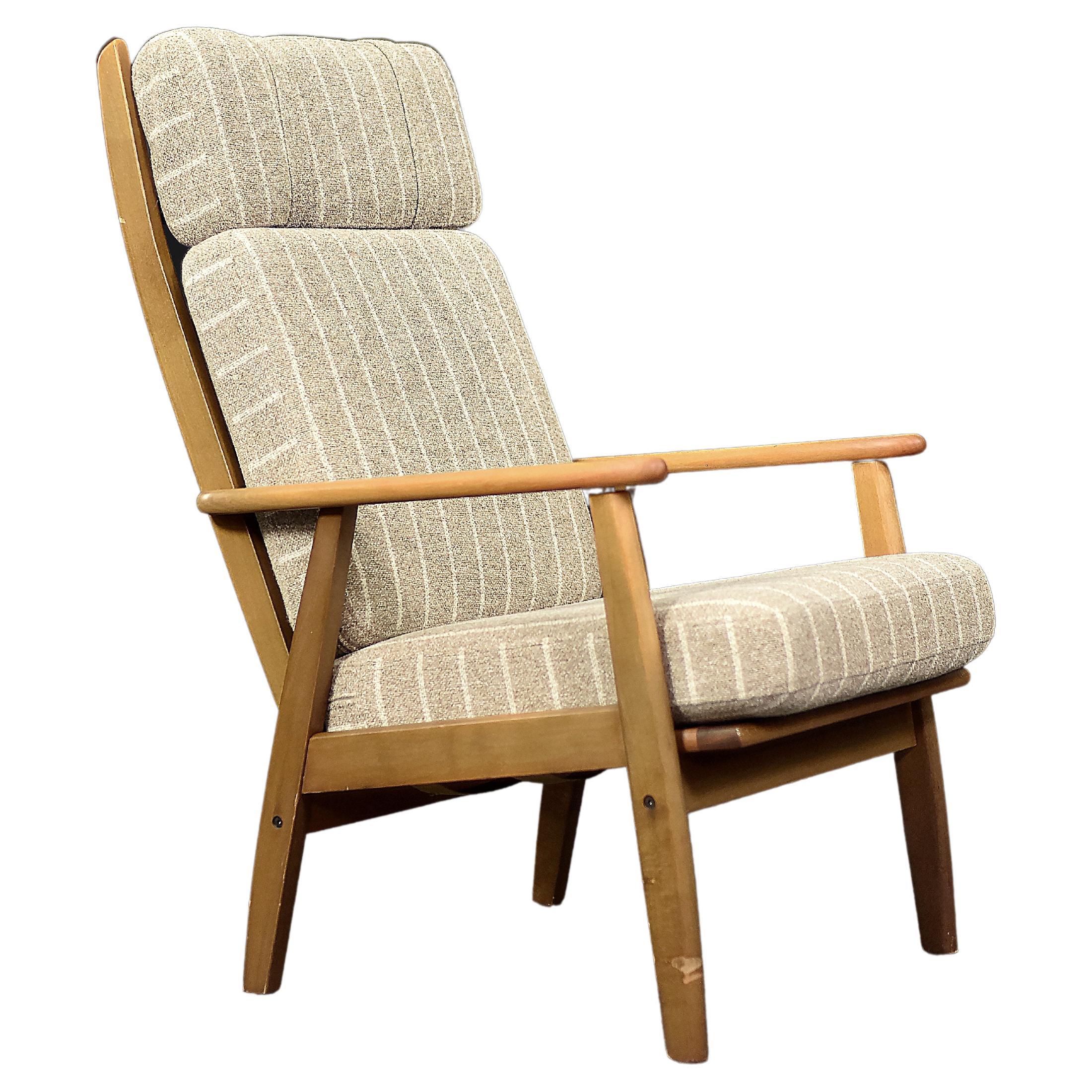 Vintage Midcentury Danish Modern Wood & Beige Fabric Lounge Chair from Durup For Sale