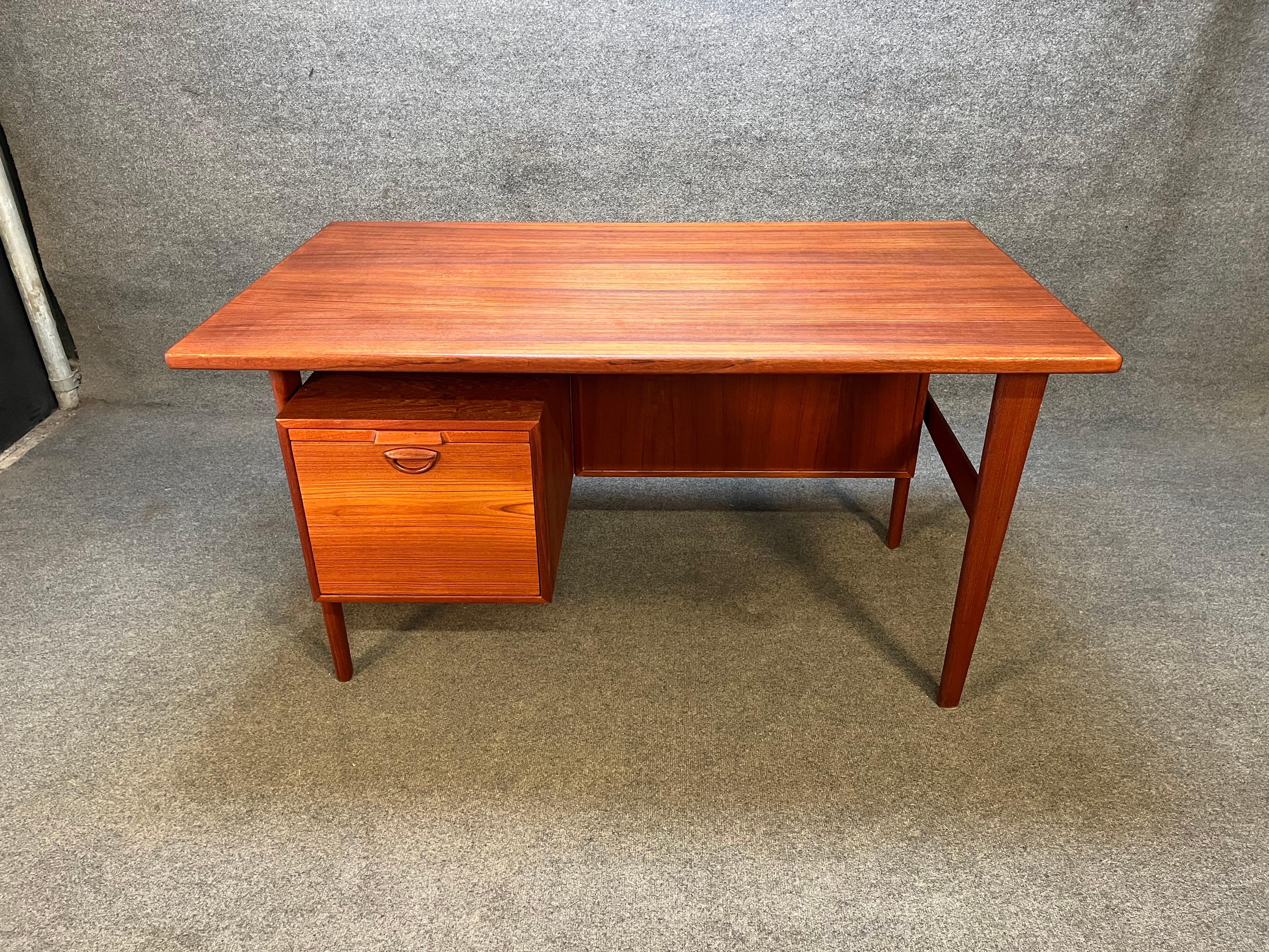 Vintage Mid Century Danish Teak Desk by Kai Kristiansen In Good Condition For Sale In San Marcos, CA