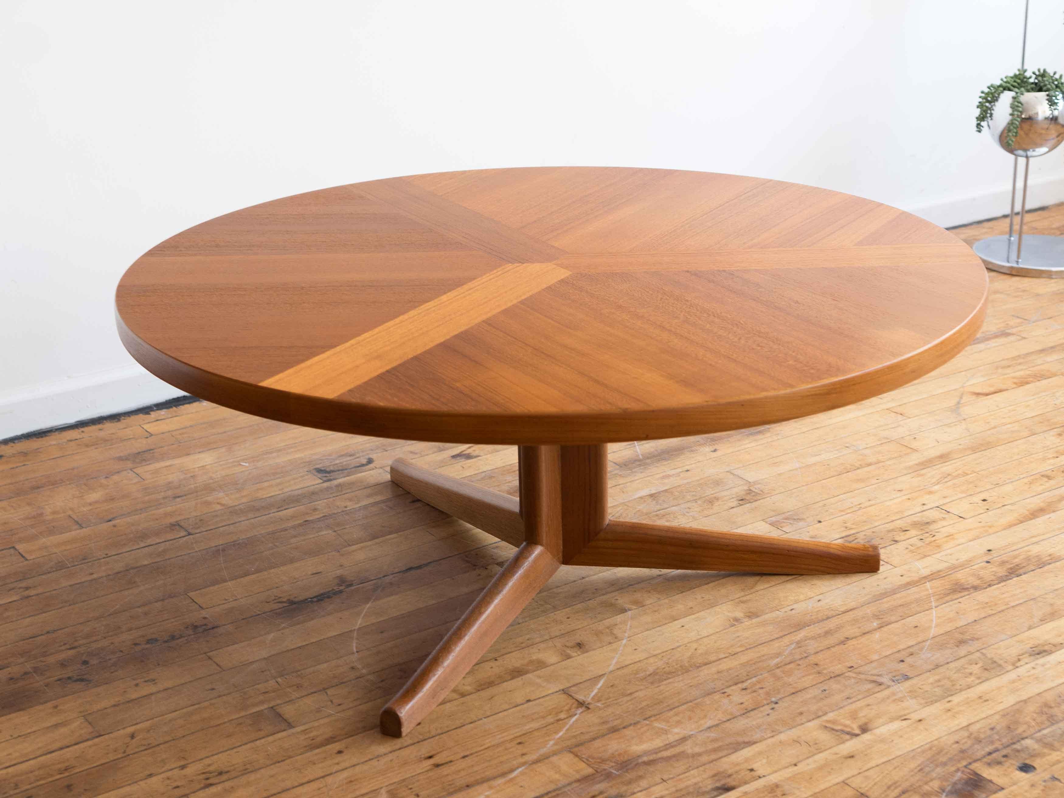 Vintage Mid Century Danish Teak Round Coffee Table with Floating Pedestal Base For Sale 4