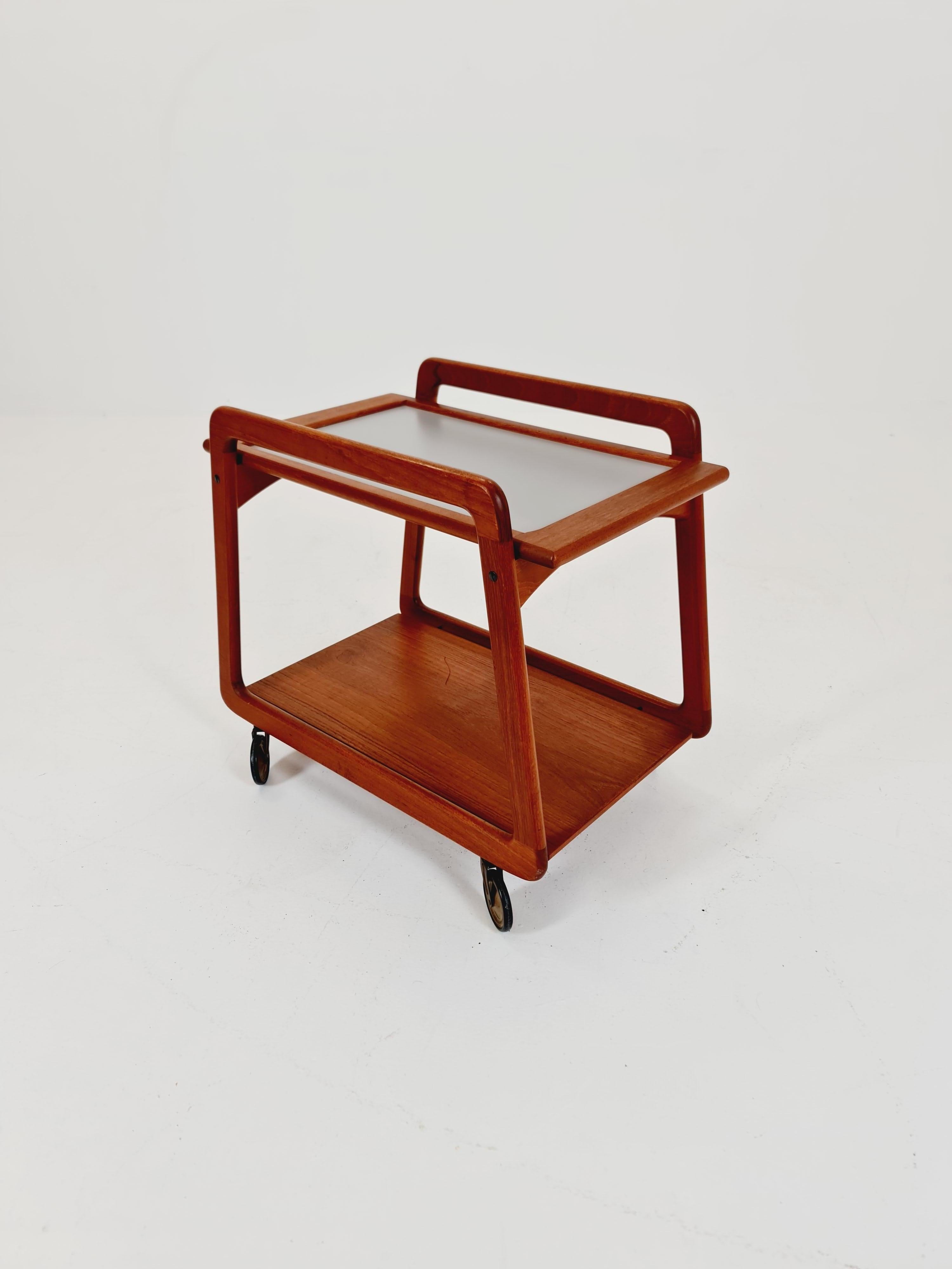 Dänischer Vintage-Wagenwagen aus massivem Teakholz/Barwagen aus der Mitte des Jahrhunderts von SIKA Mobler , 1960 im Zustand „Gut“ im Angebot in Gaggenau, DE