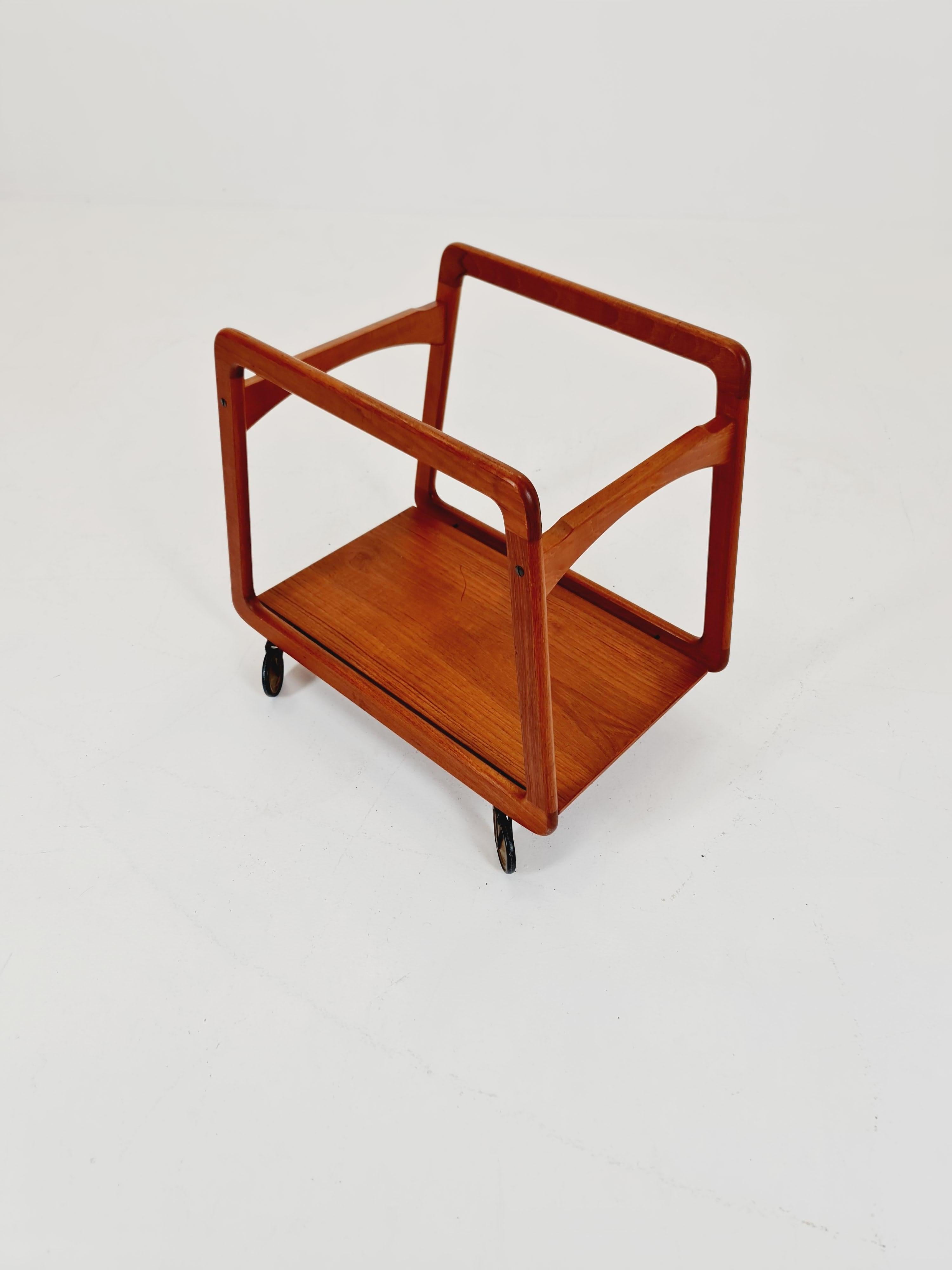 Dänischer Vintage-Wagenwagen aus massivem Teakholz/Barwagen aus der Mitte des Jahrhunderts von SIKA Mobler , 1960 (Mitte des 20. Jahrhunderts) im Angebot