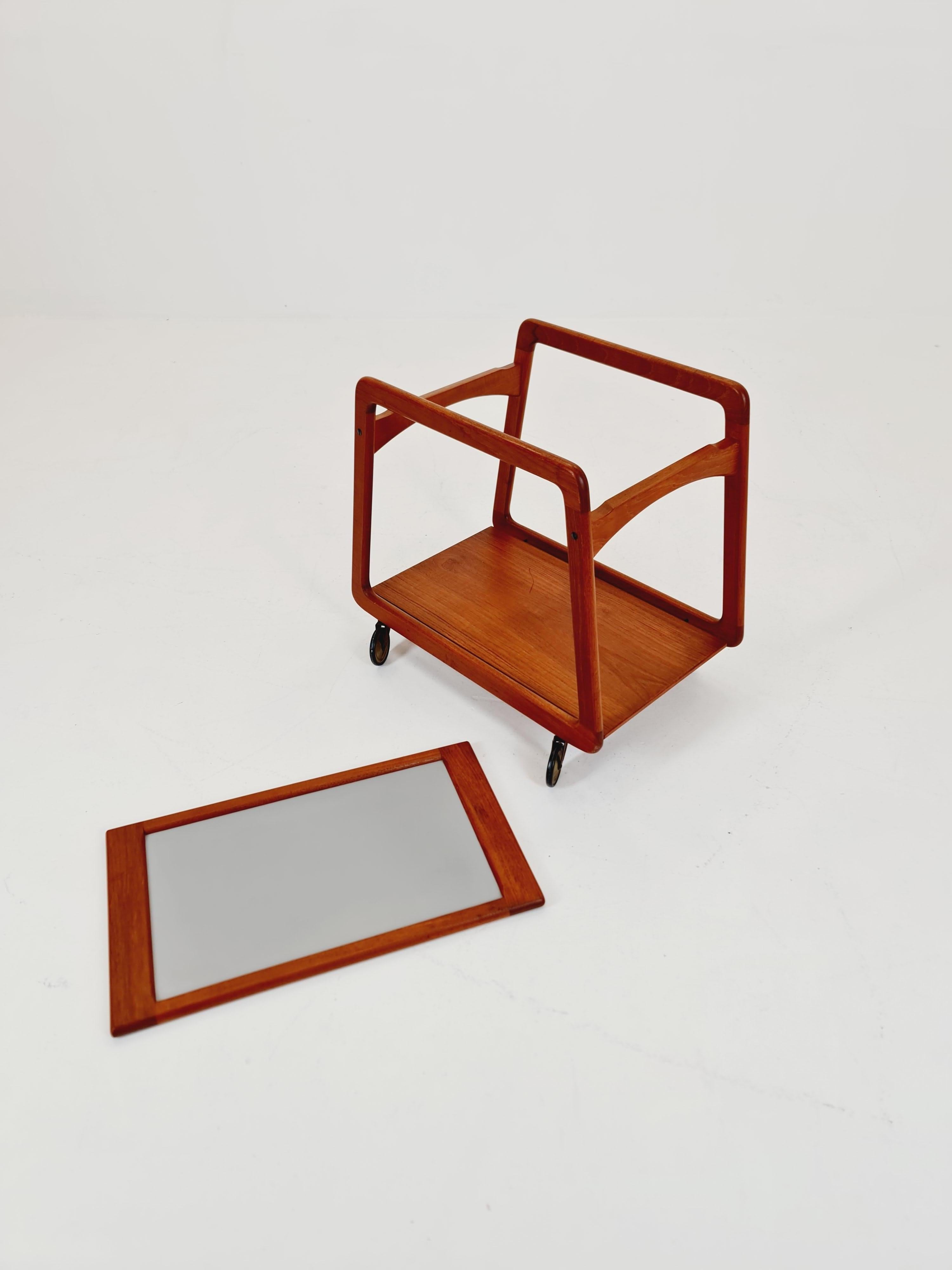 Dänischer Vintage-Wagenwagen aus massivem Teakholz/Barwagen aus der Mitte des Jahrhunderts von SIKA Mobler , 1960 im Angebot 1