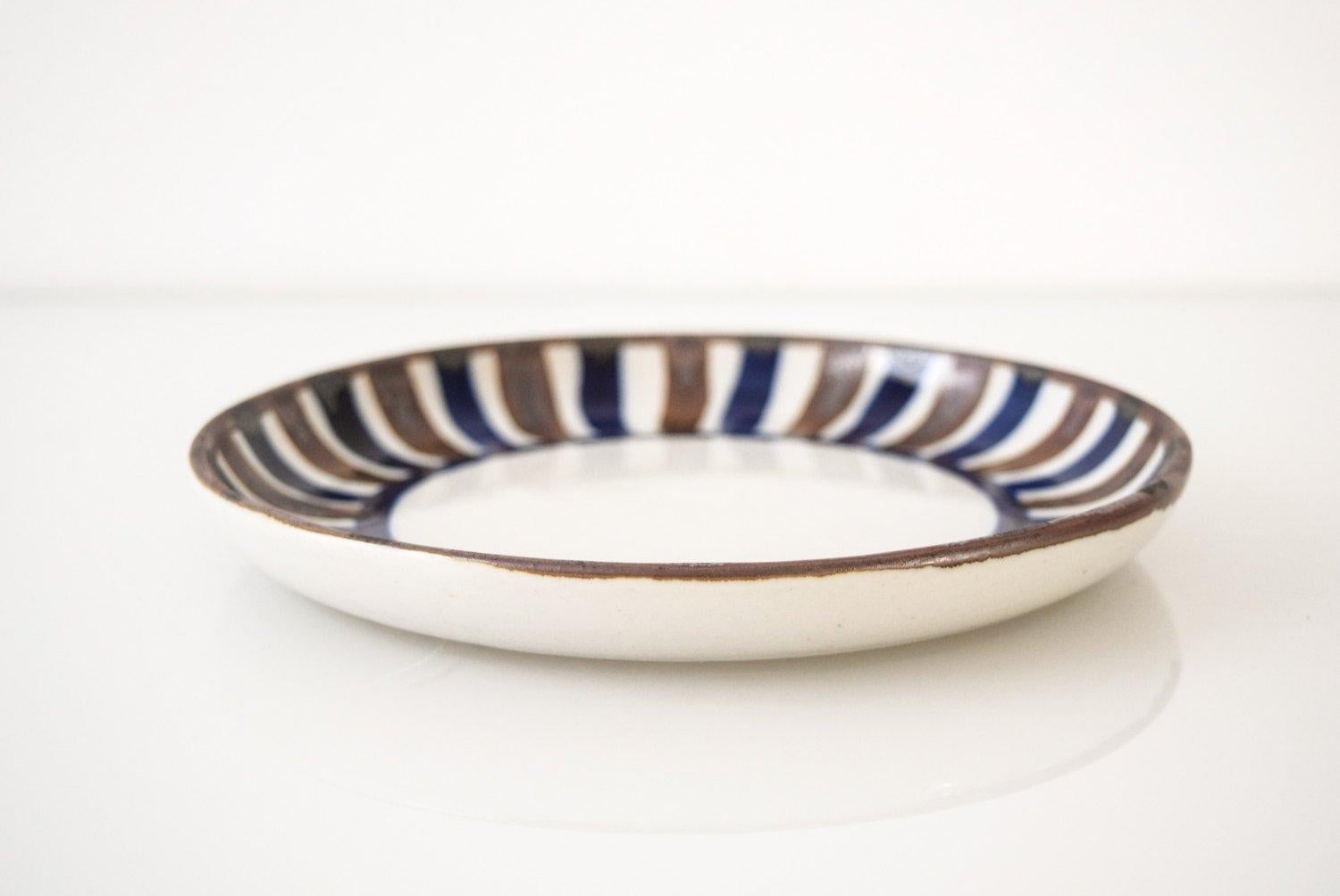 • Vintage Danish modern Dansk small ceramic bowl.
• Pretty shallow profile.
• Simple modernist design with organic hand painted blue and brown stripes.

Dimensions:
Diameter 7 7/8