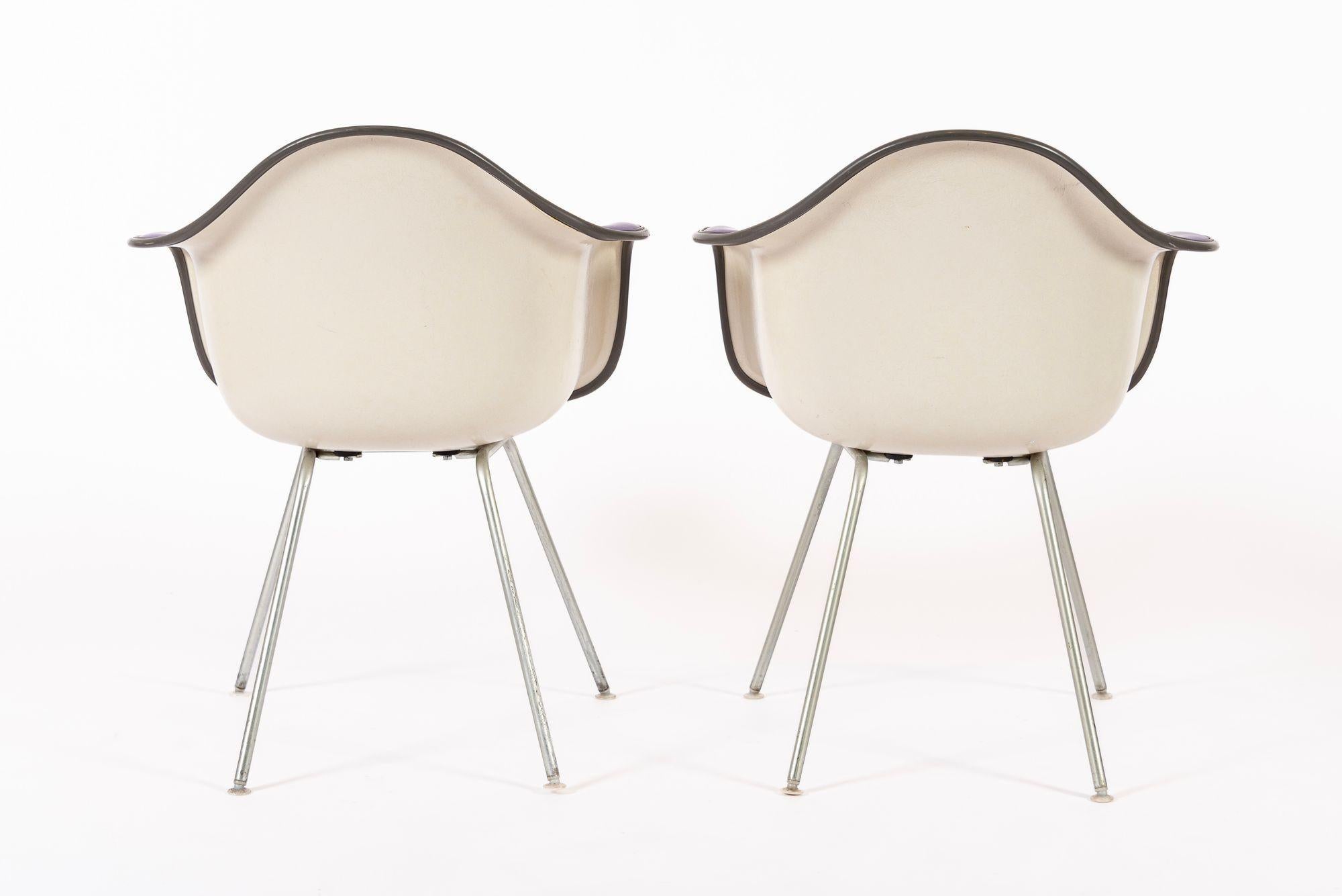 Vintage Mid Century DAX Purple Lounge Chairs by Eames for Herman Miller im Zustand „Gut“ im Angebot in Detroit, MI