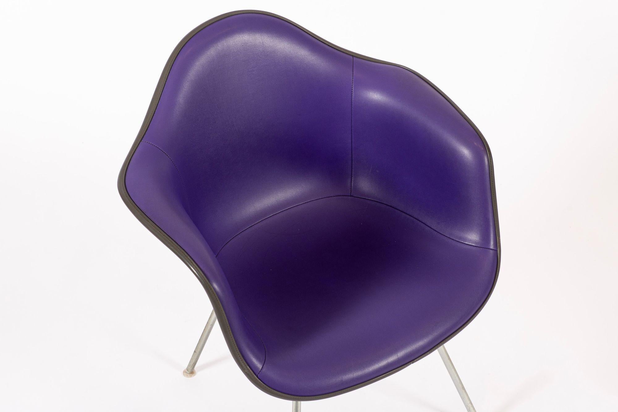 Vintage Mid Century DAX Purple Lounge Chairs by Eames for Herman Miller (Ende des 20. Jahrhunderts) im Angebot