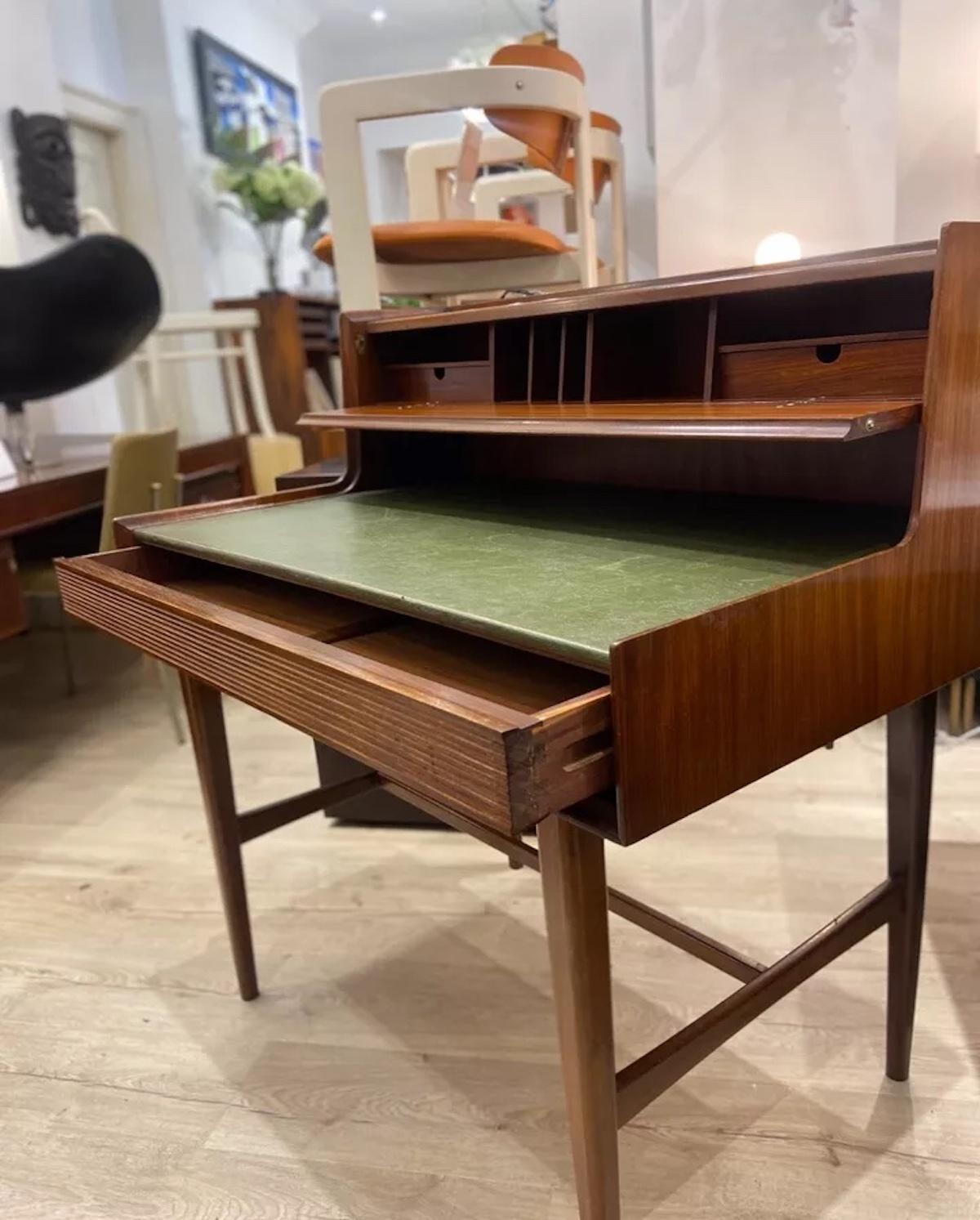 Vintage Mid-Century Desk In Rosewood by Richard Hornby for Fyne Ladye, 1960s In Good Condition In London, GB