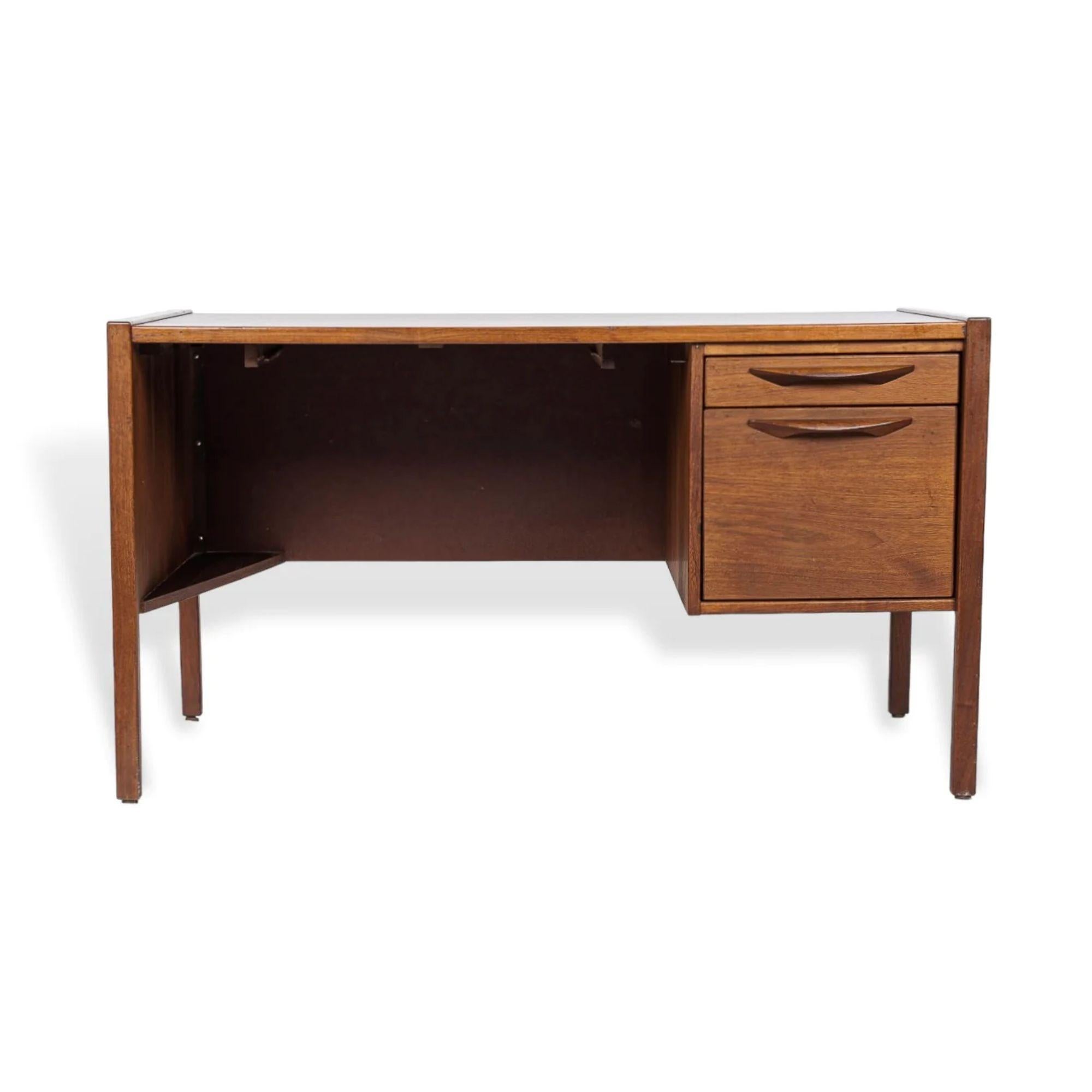 Américain Bureau du milieu du siècle en bois et stratifié de Jens Risom, années 1960 en vente