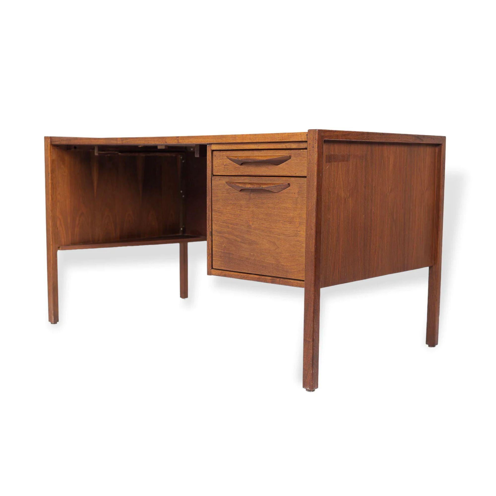 Mid-Century Modern 1960s Midcentury Desk in Wood & Laminate by Jens Risom For Sale
