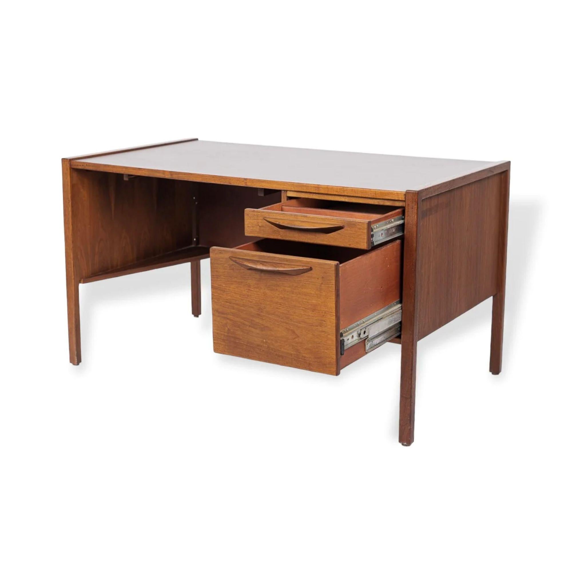 American 1960s Midcentury Desk in Wood & Laminate by Jens Risom For Sale