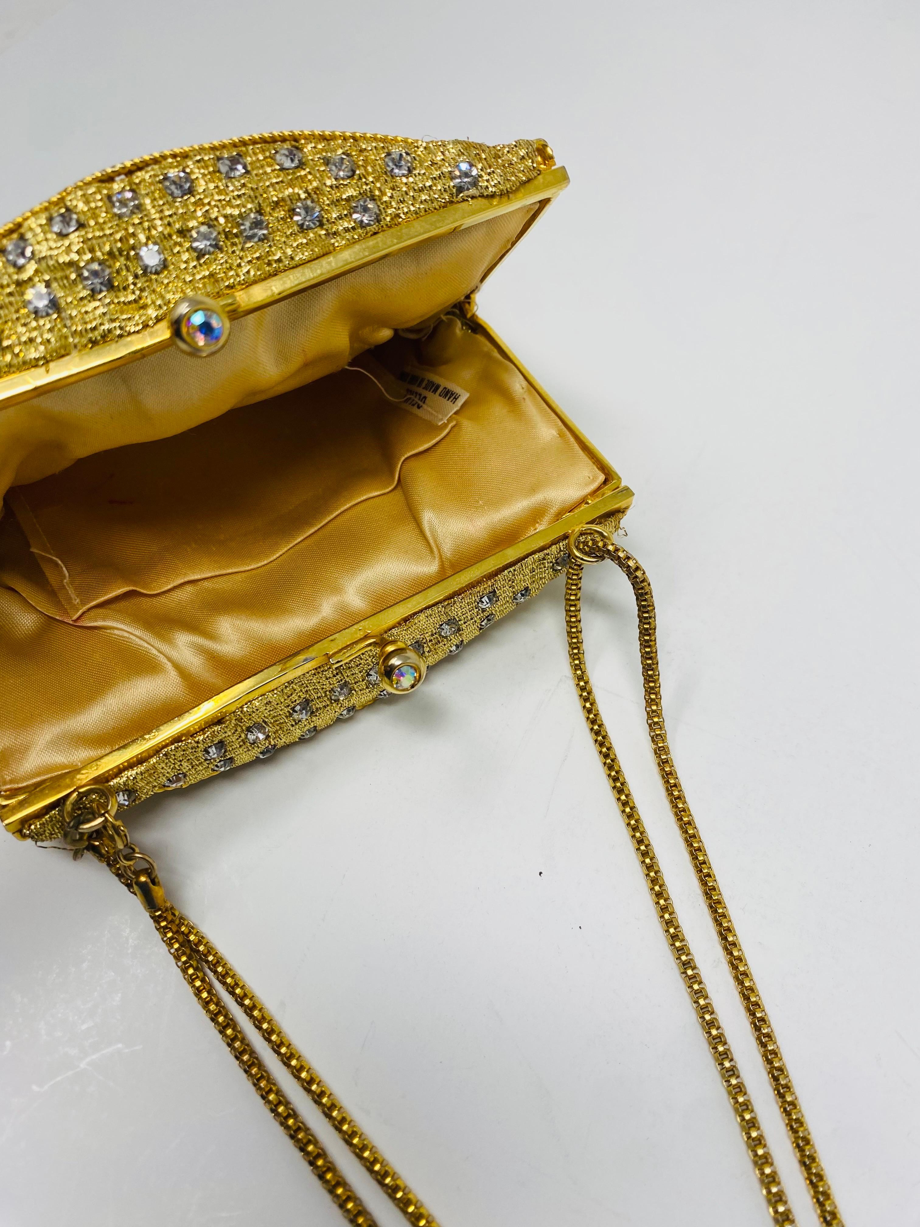 Vintage magnifique sac sculptural en pierre semi-précieuse fabriqué à la main.  Cette pièce est glamour et chic.  Pièce de soirée en diamant doré cousue à la main avec une construction et un style de haute qualité.  Cette pièce fait référence à tant