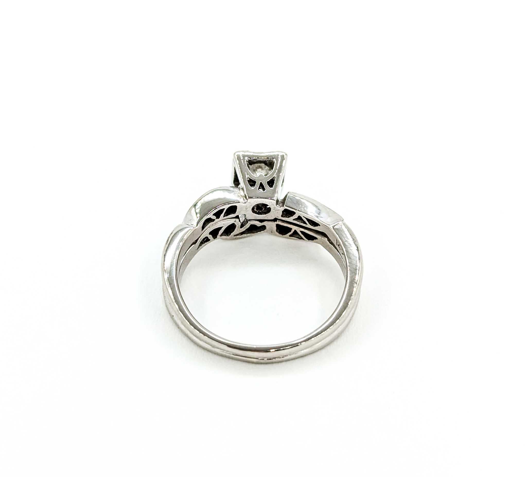 Vintage Mid Century Diamond Engagement Ring in White Gold In Excellent Condition For Sale In Bloomington, MN