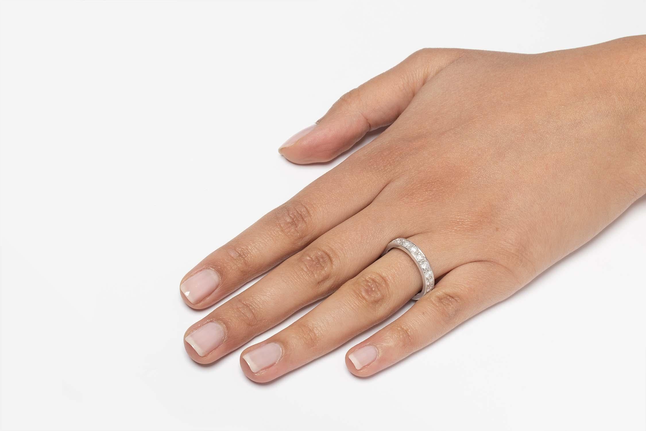 Femenino o masculino Anillo de eternidad de diamantes vintage de 2,73 ct, circa años 50 en venta