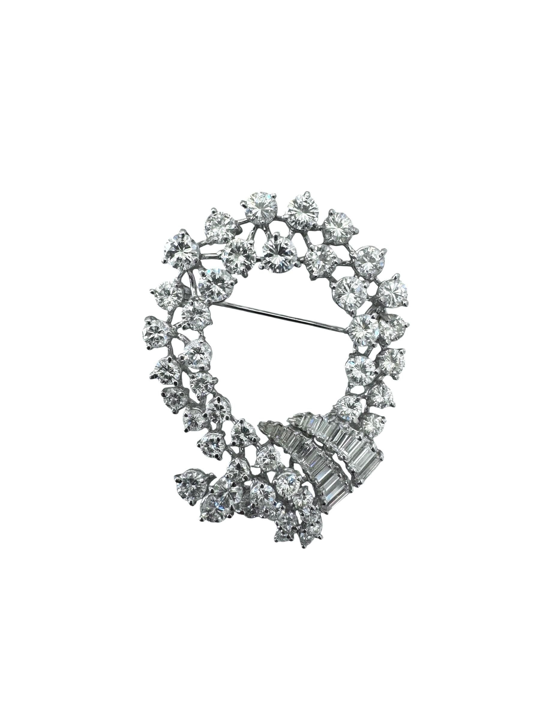 Vintage Mid-Century Diamond Wreath Brooch in 18K Weißgold im Zustand „Hervorragend“ im Angebot in Great Neck Plaza, NY