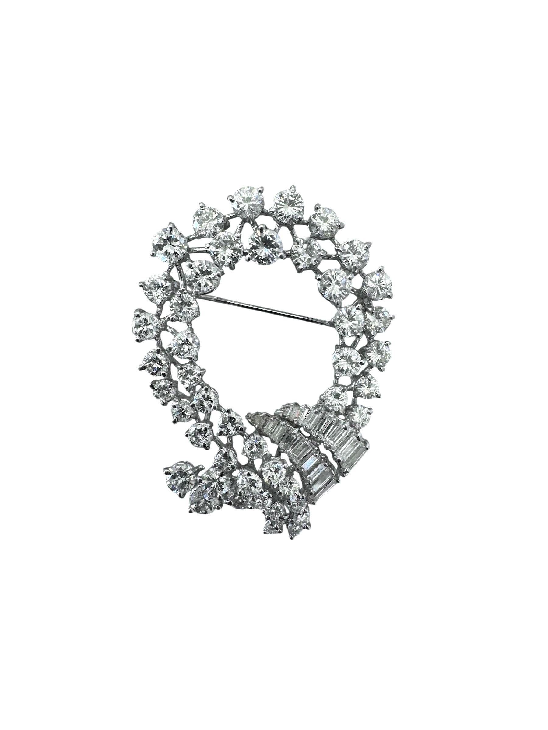 Vintage Mid-Century Diamond Wreath Brooch in 18K Weißgold für Damen oder Herren im Angebot