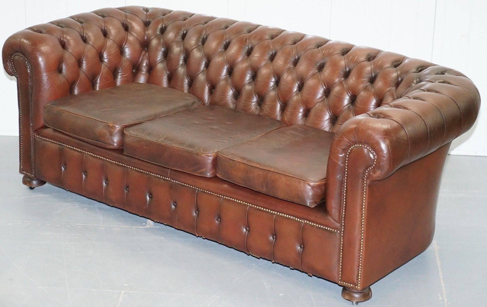 We are delighted to offer for sale this vintage oak framed Mid-Century aged brown leather Chesterfield club sofa

A classic look and design, this is a good old one, handmade in England and built to last.

The upholstery is distressed, it has