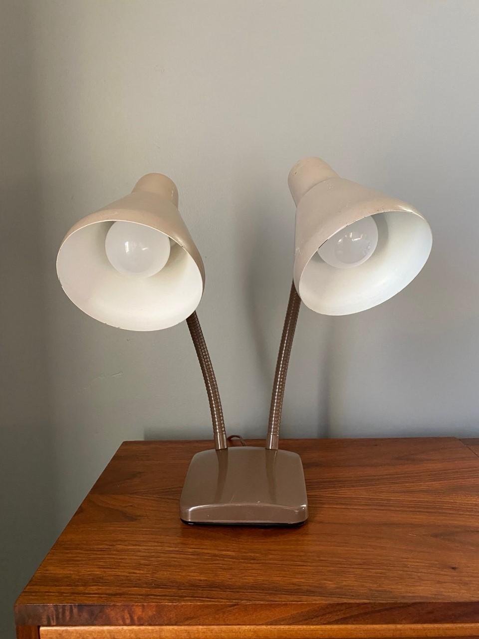 Vintage mid century double gooseneck desk lamp
Incredibly chic desk lamp that projects a minimal and streamline form. The stylish double gooseneck allows for a generous range of adjustment and the reflector shade, fitted with two bulbs, provides