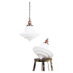 Lampada a sospensione in vetro opalino olandese della metà del secolo, 1950 ca.