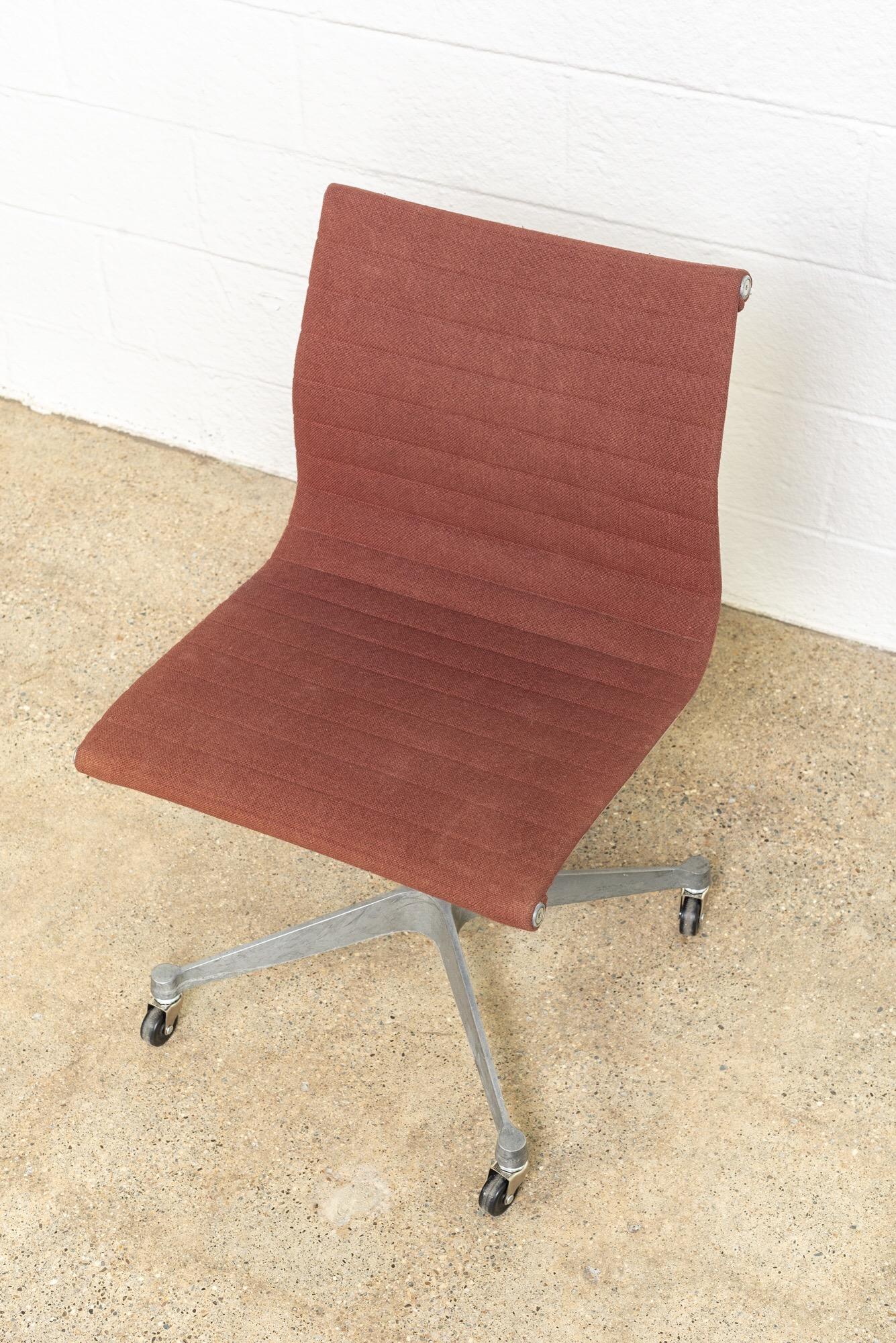 Mid-20th Century Vintage Midcentury Eames for Herman Miller Aluminum Group Side Office Chair For Sale
