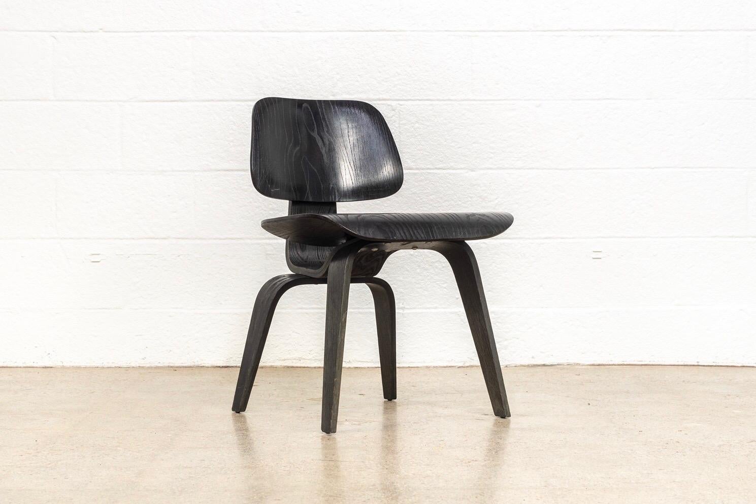 American Vintage Midcentury Eames for Herman Miller Black DCW Dining Chair, 1950s For Sale