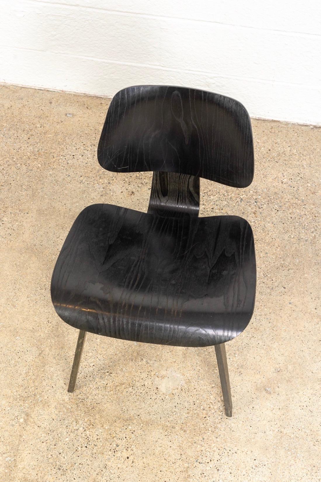 Vintage Midcentury Eames for Herman Miller Black DCW Dining Chair, 1950s For Sale 1