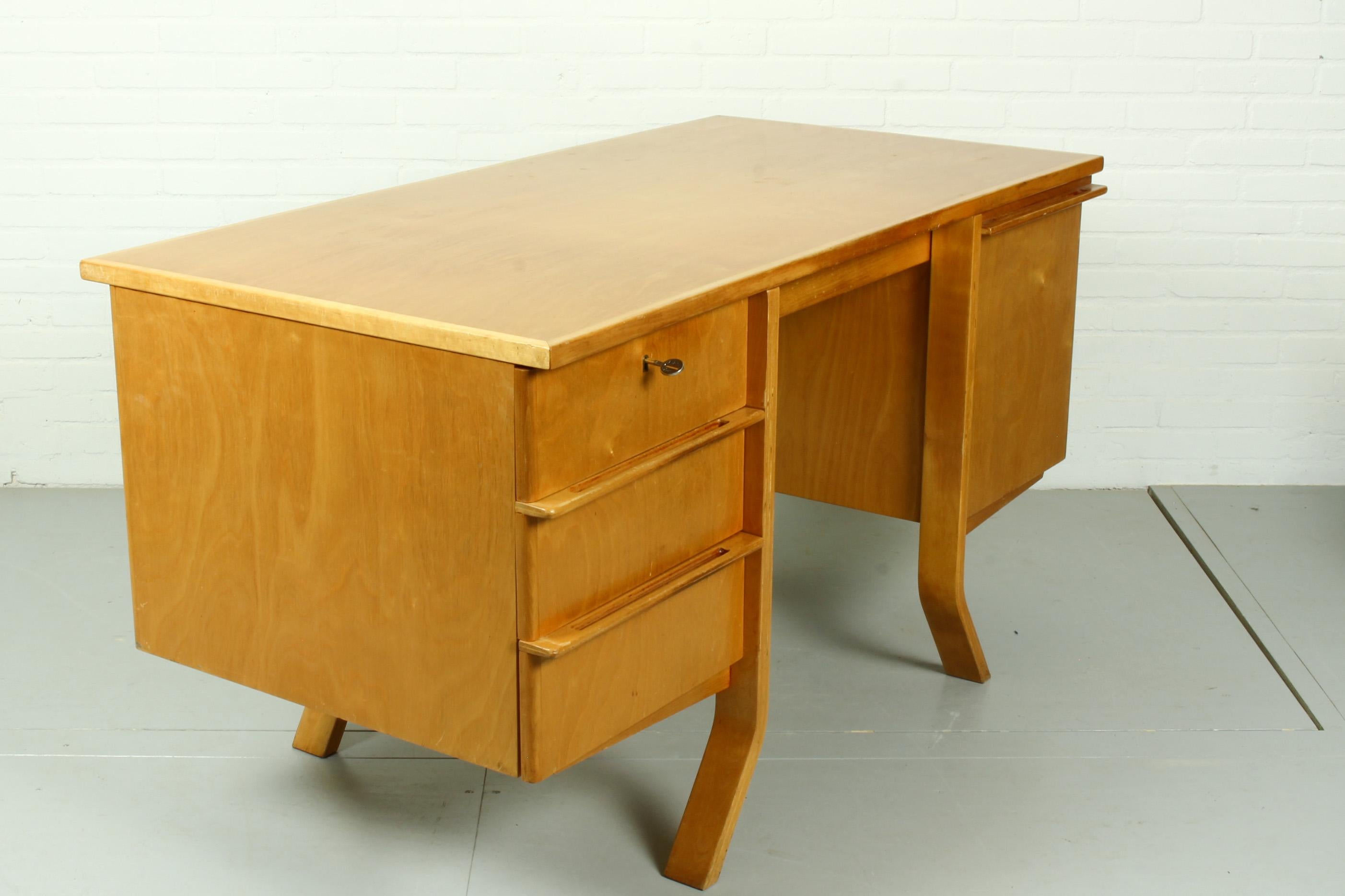 Vintage Midcentury EB04 writing desk by Cees Braakman for Pastoe, 1950s In Good Condition In Appeltern, Gelderland