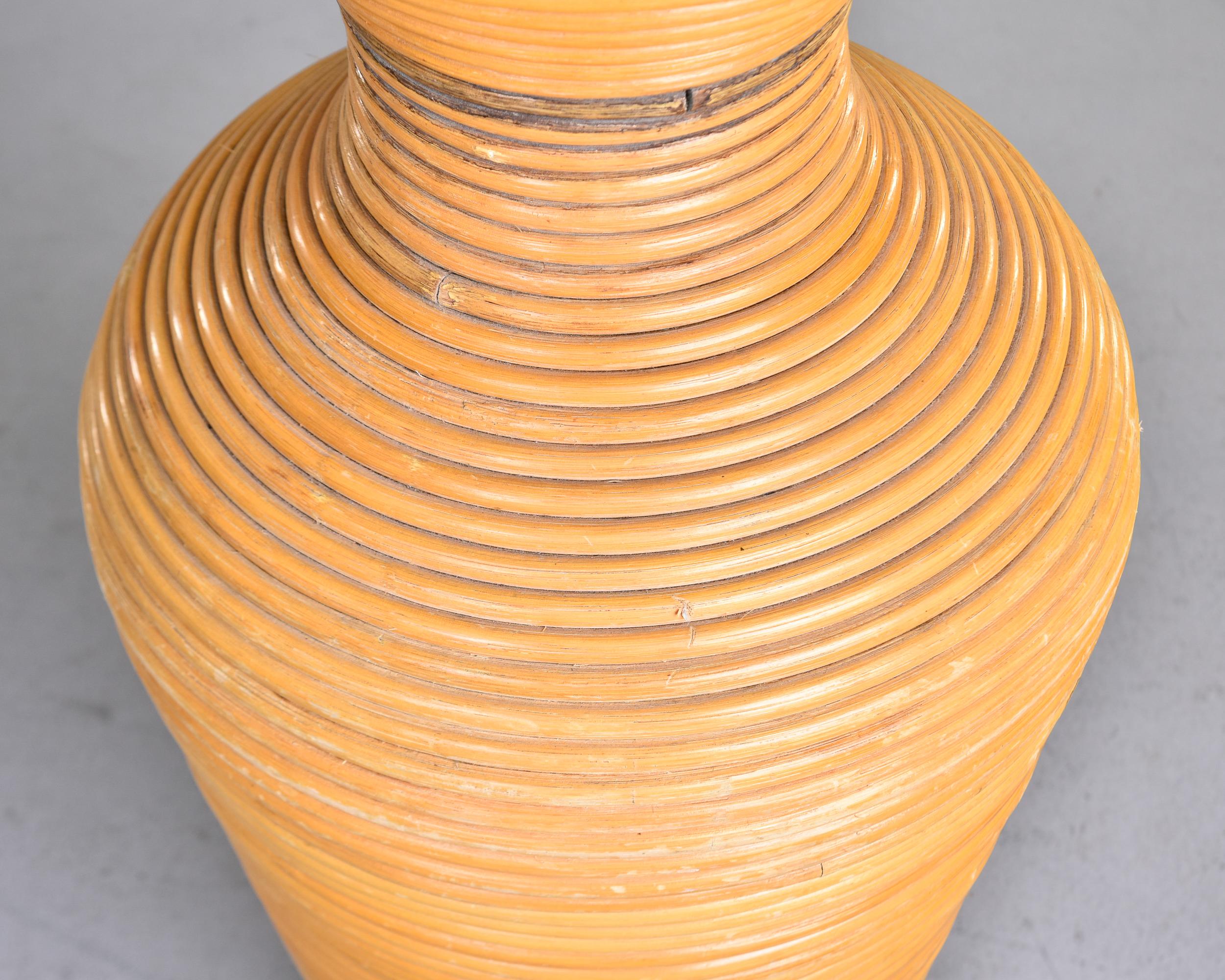 Extra große Stehvase aus Rattan aus der Mitte des Jahrhunderts im Angebot 3