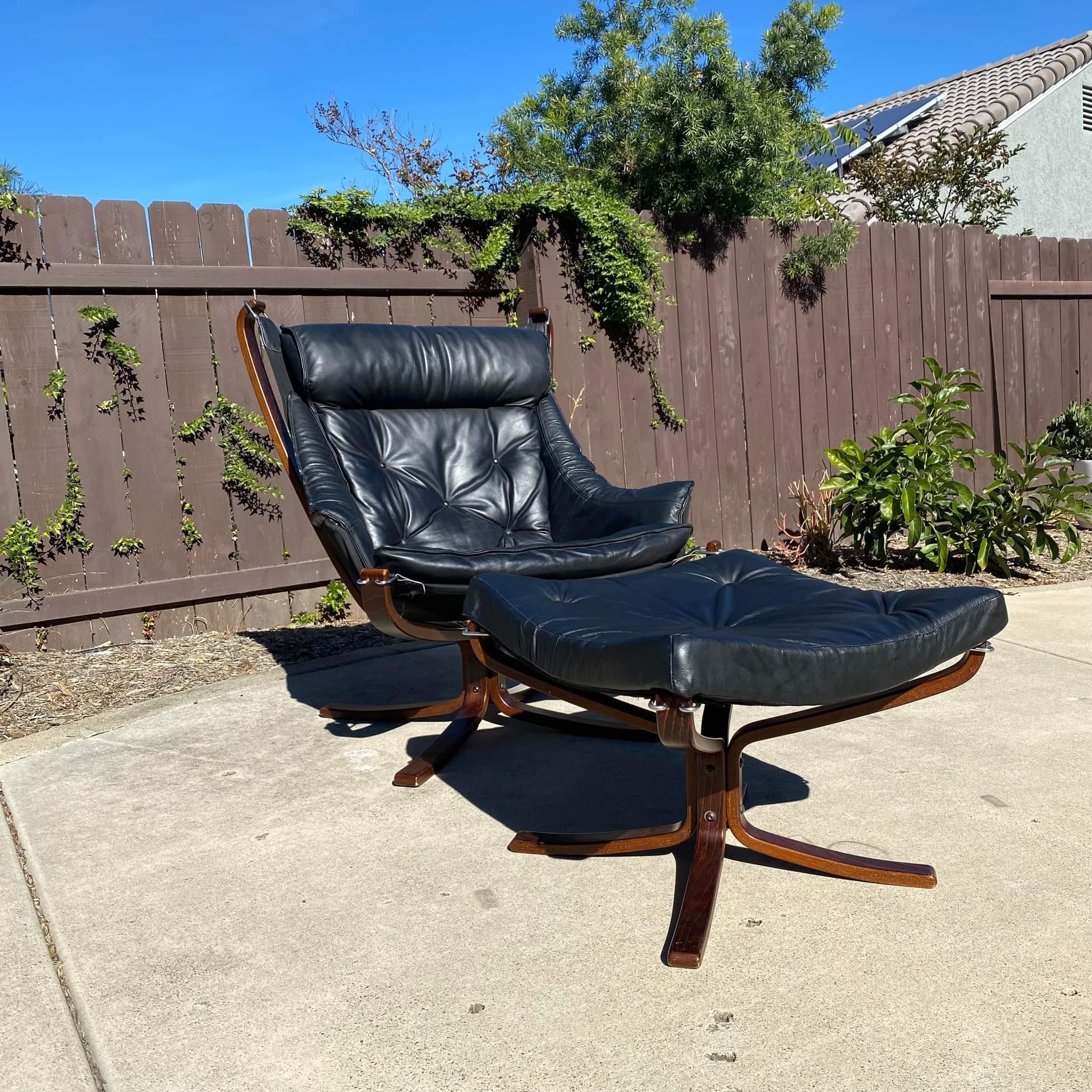 Now available is a black leather Falcon chair designed by Sigurd Ressel for Vatne Mobler, 1970's. All original chair in very good condition. A canvas hammock-style canvas sling hangs from the wood frame which houses the leather cushion. Please note