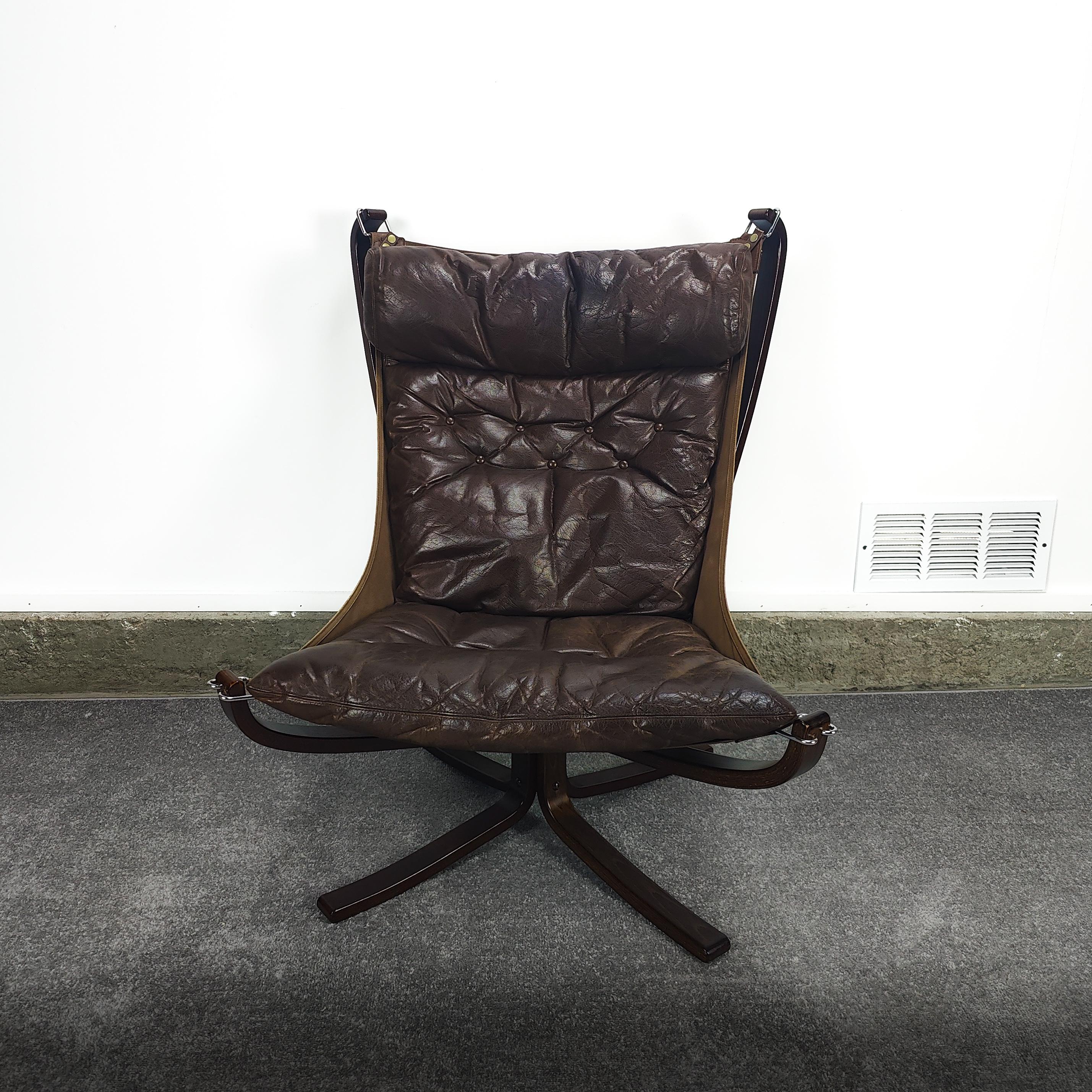 Falcon chair by Sigurd Ressell for Vatne Mobler, circa 1970s. Per original owner, this chair was kept in storage for the past 25 years. Leather is in excellent condition with the exception of two buttons missing in the seat cushion. Beautiful patina