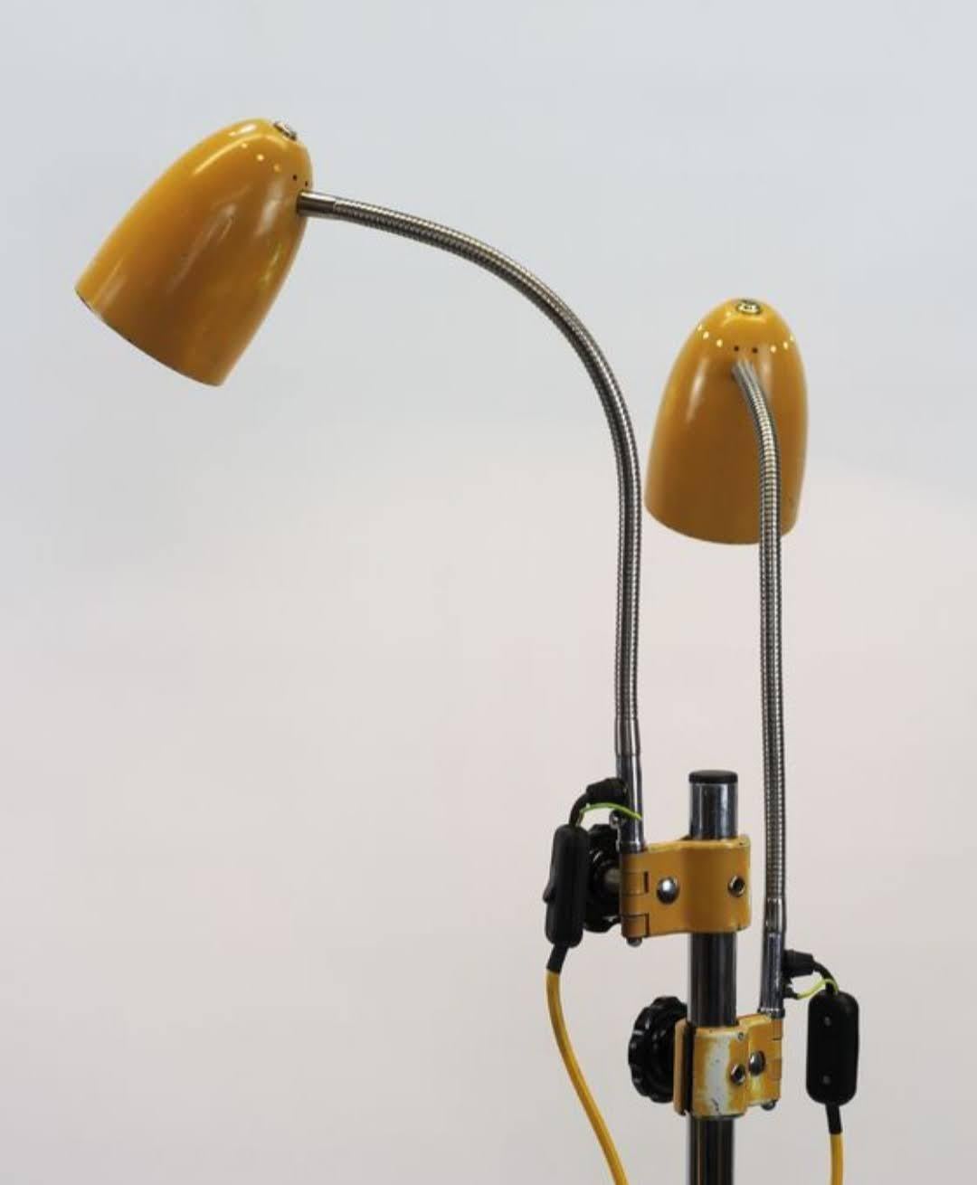 Lampadaire vintage du milieu du siècle avec deux lampes à col de cygne des années 50/60 en vente 3