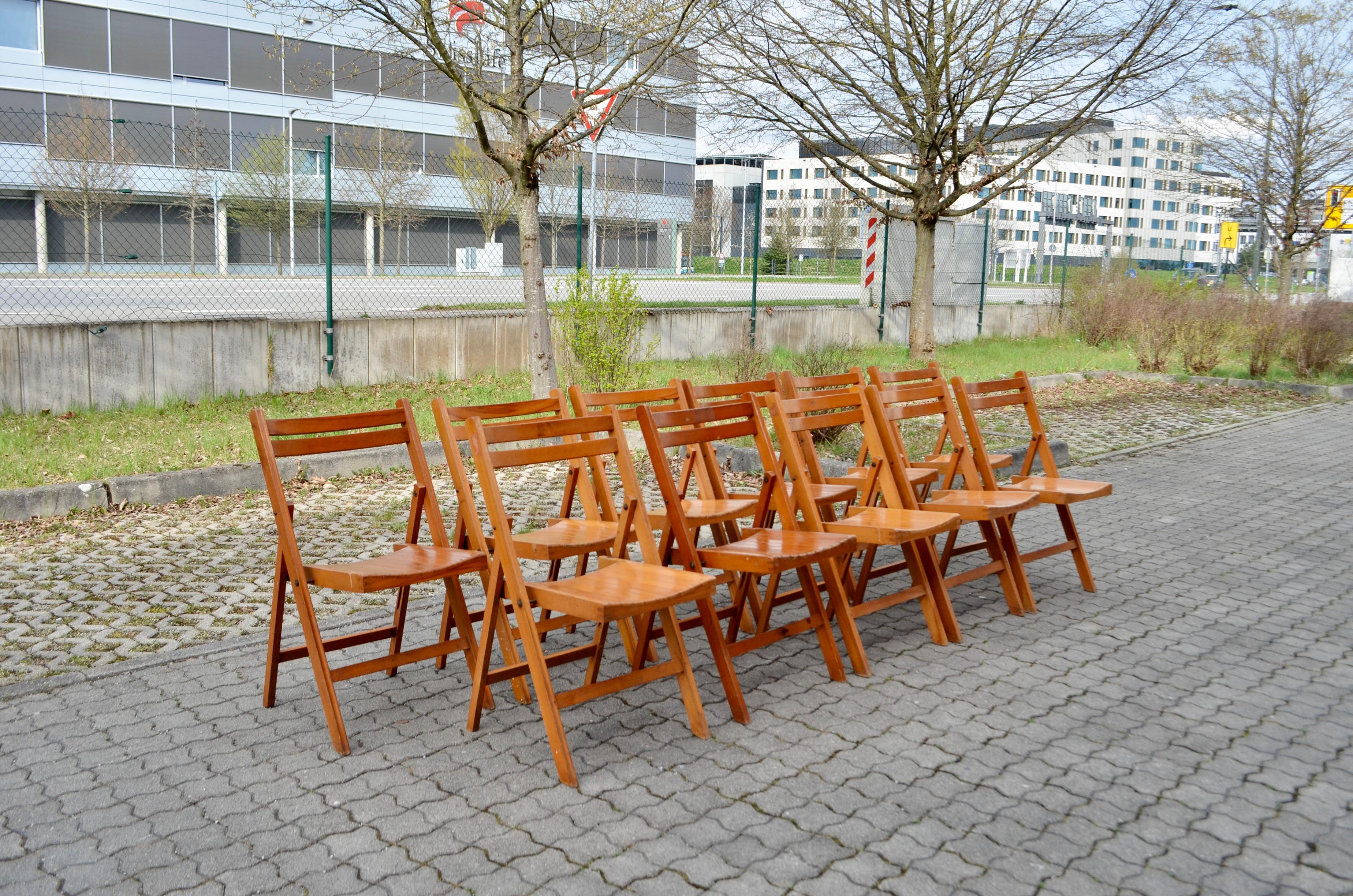 Serbe Chaise pliante vintage du milieu du siècle en hêtre 1 / 11 en vente
