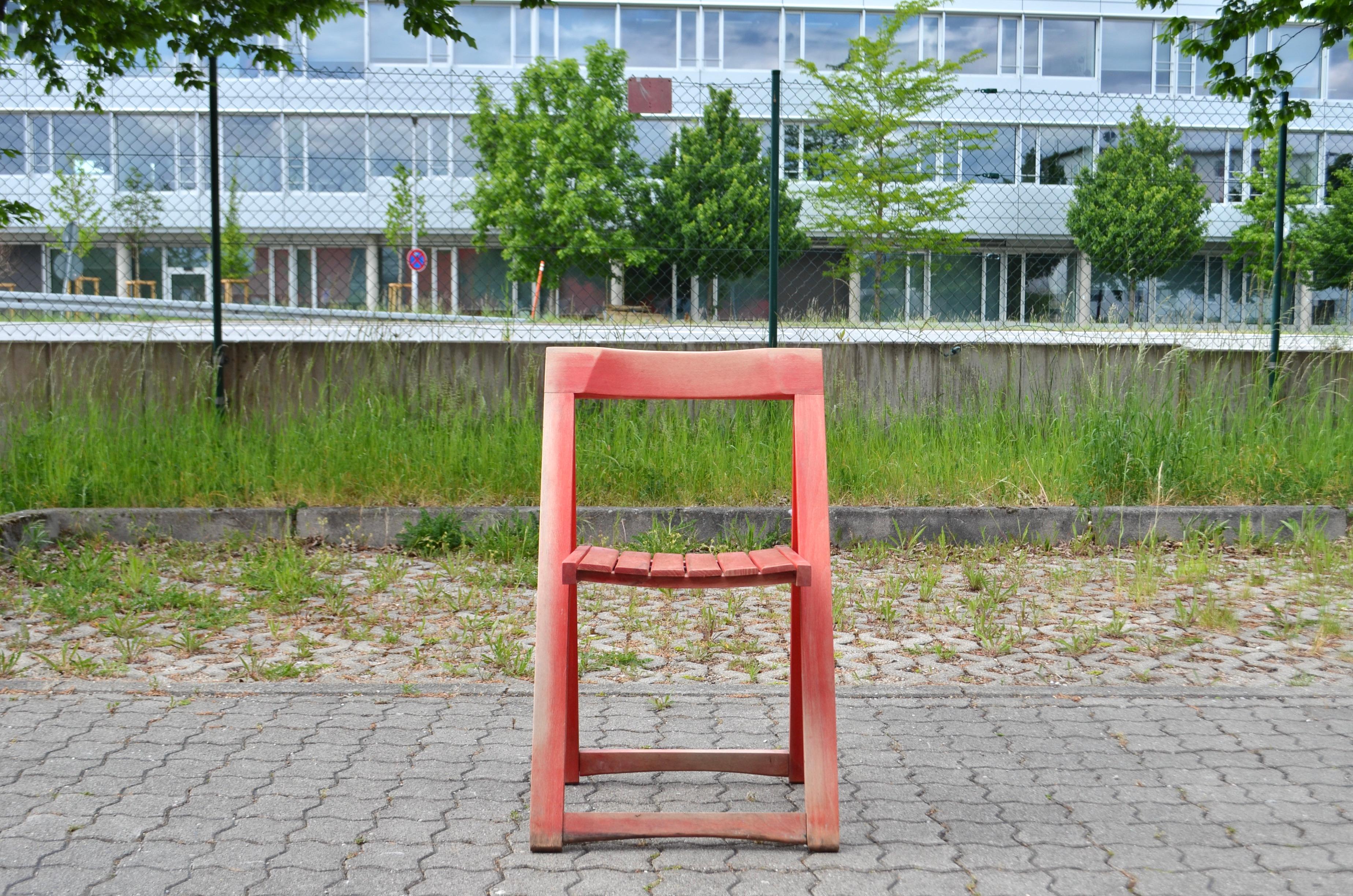 Vintage Mid- Century Folding Chair red Beech 1 / 6 Bon état - En vente à Munich, Bavaria