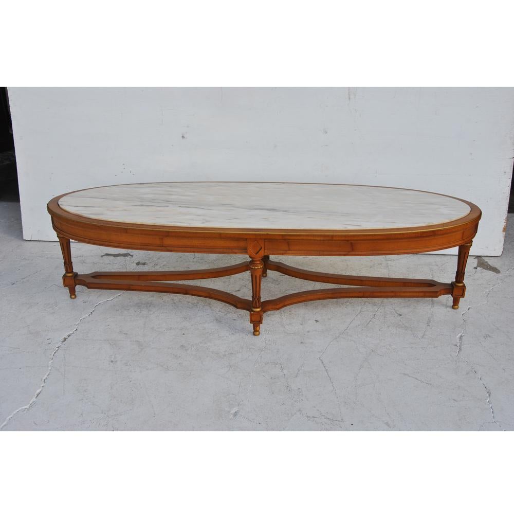 Vintage midcentury French Provincial marble coffee table 


Wood base with gold accents paired with an oval marble top.