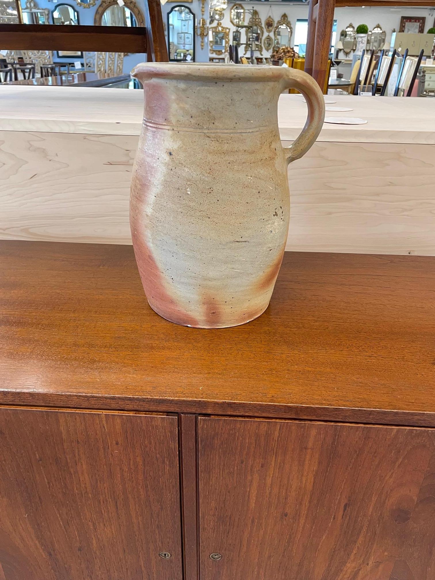 Vaso/ brocca/vaschetta/vaschetta in gres francese d'epoca della metà del secolo scorso In condizioni buone in vendita a Manhasset, NY