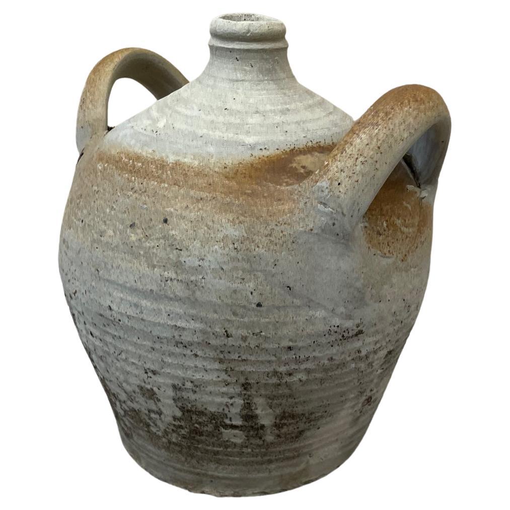 Vieille poterie provinciale française du milieu du siècle en grès, jarre, cruche, vase et esse