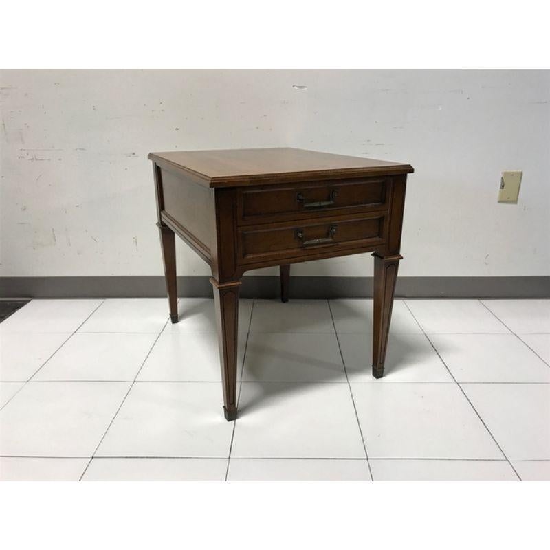 HERITAGE FURNITURE Obstholz-Beistelltisch aus der Mitte des Jahrhunderts im Zustand „Gut“ in Charlotte, NC