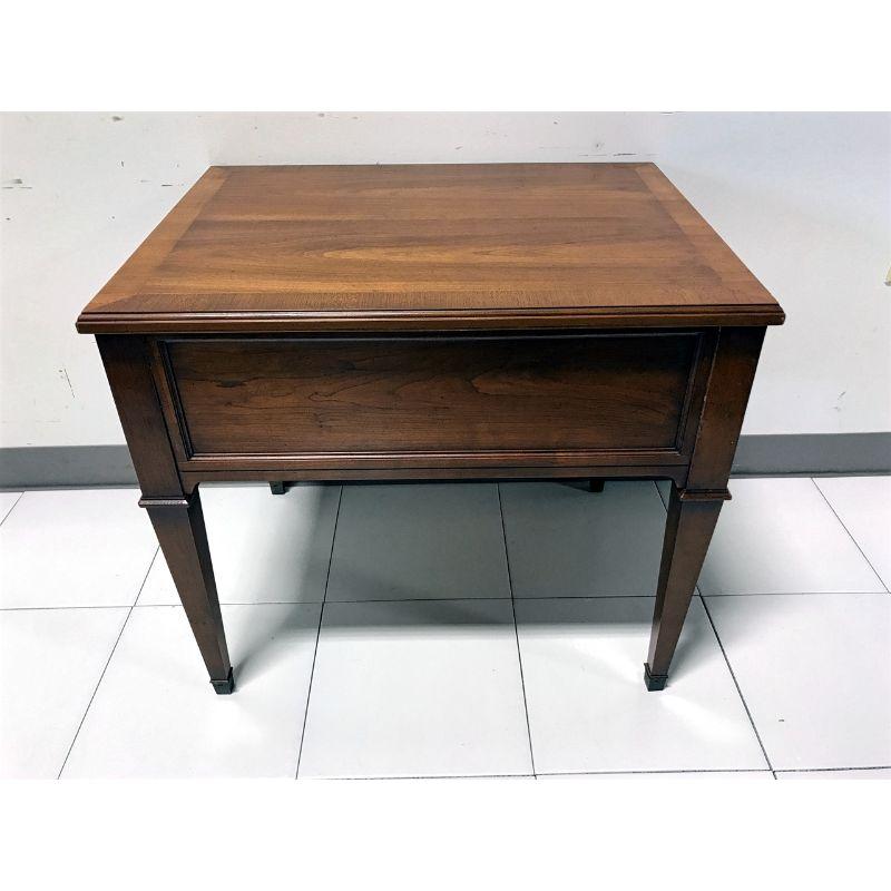 HERITAGE FURNITURE Obstholz-Beistelltisch aus der Mitte des Jahrhunderts (20. Jahrhundert)