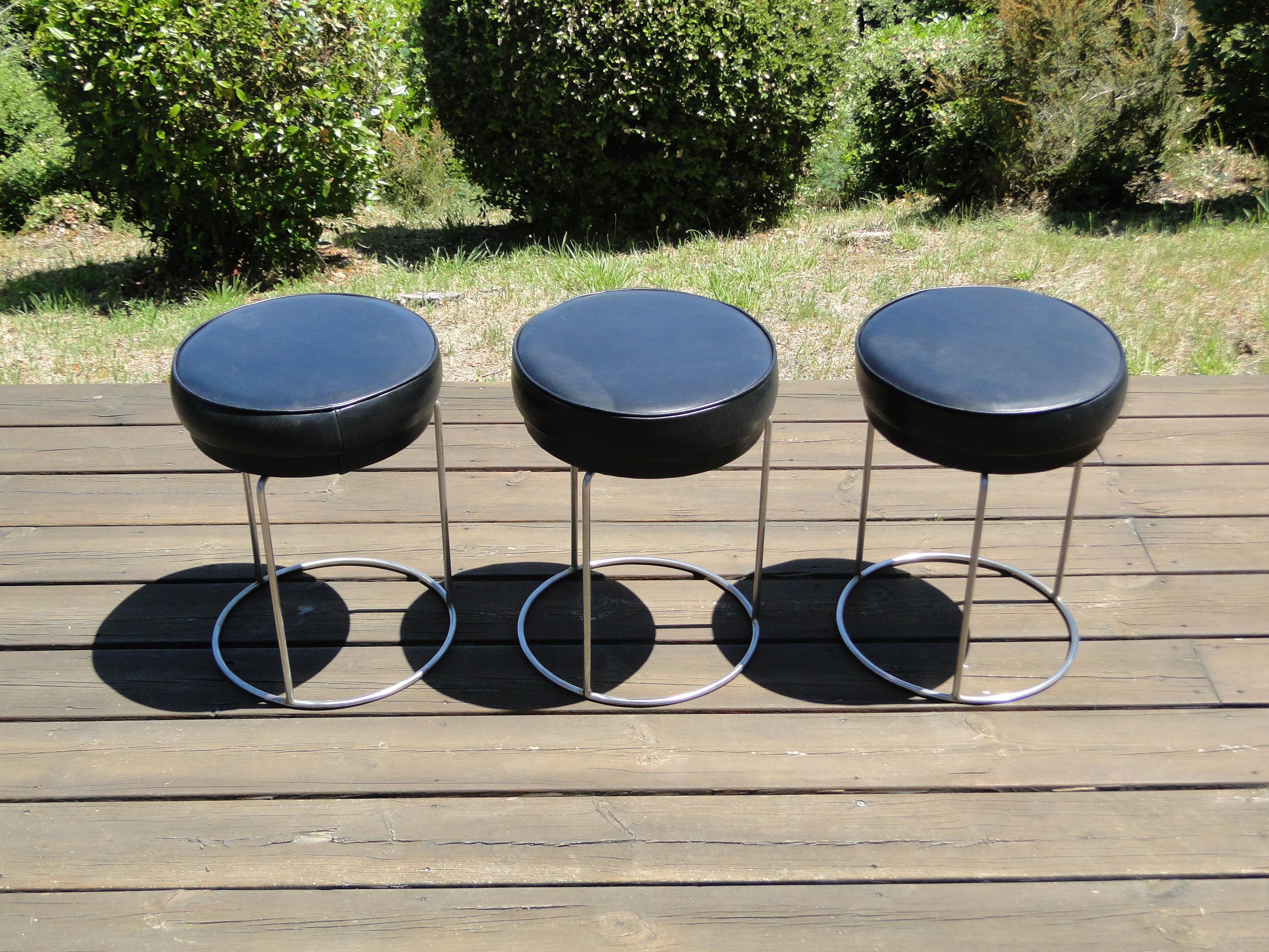 Jacques Adnet Style Vintage French Mid Century Leather and Metal Stools set 3  For Sale 8