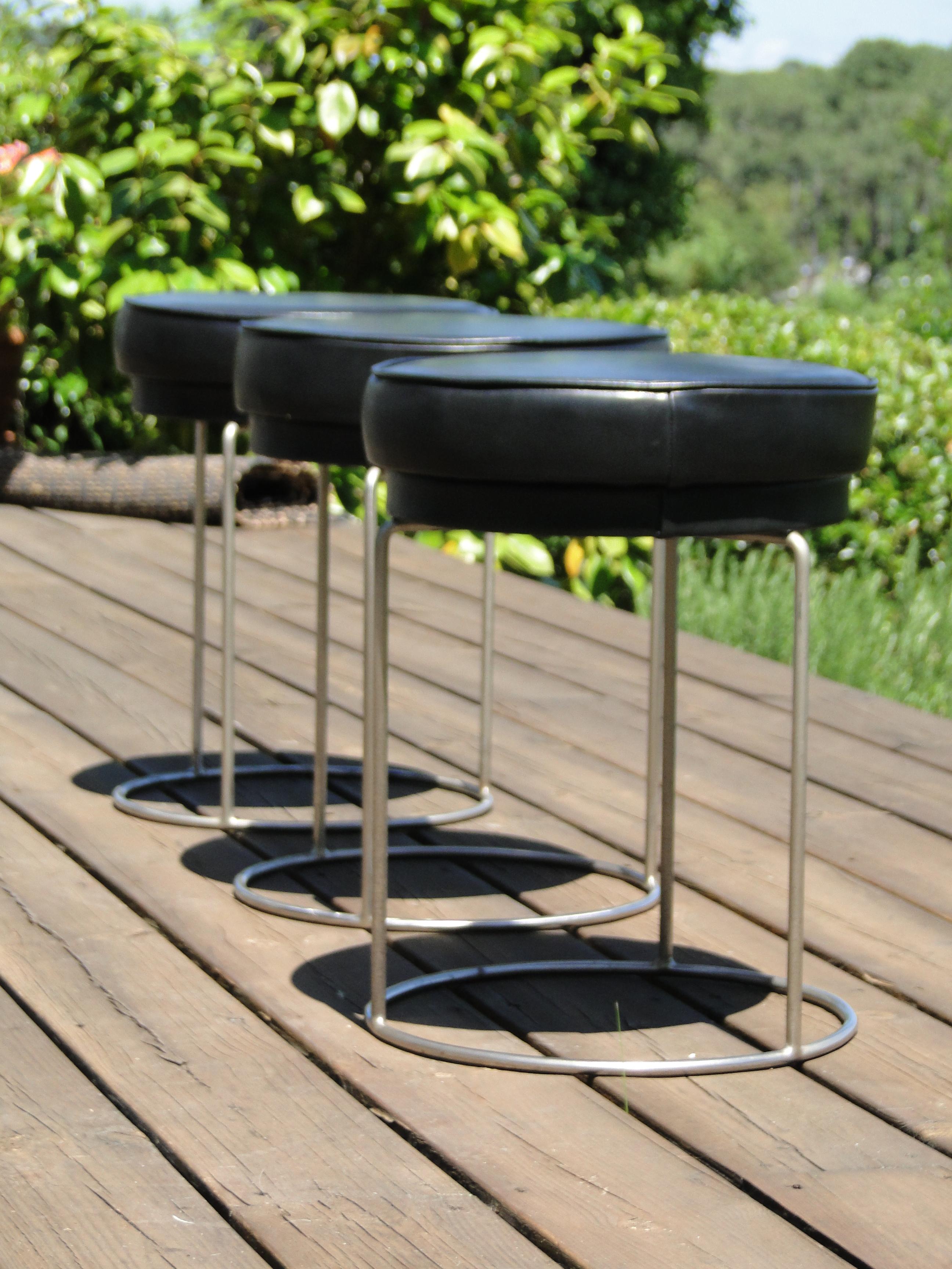 Jacques Adnet Style Vintage French Mid Century Leather and Metal Stools set 3  In Good Condition For Sale In Lège Cap Ferret, FR