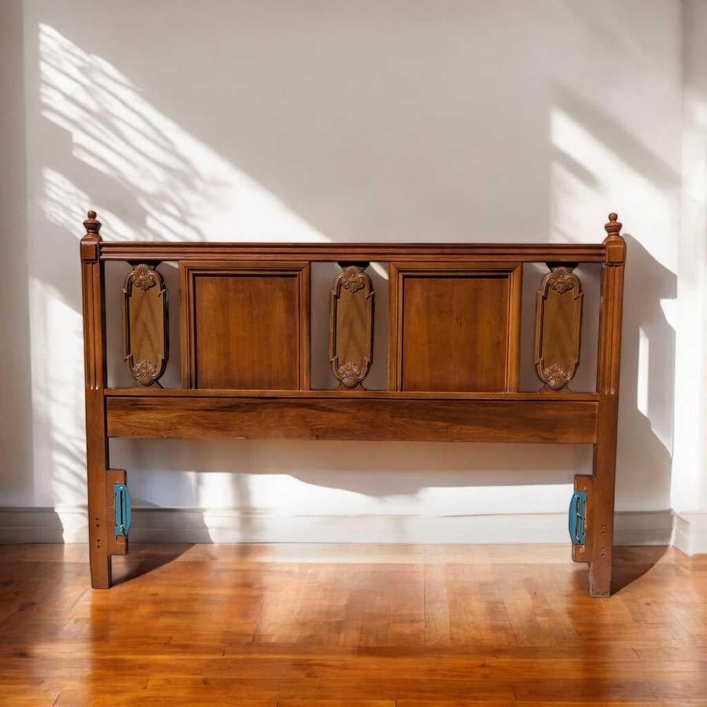 Bois Tête de lit pleine grandeur Vintage Mid-Century, Design/One Wood, c.1960s en vente
